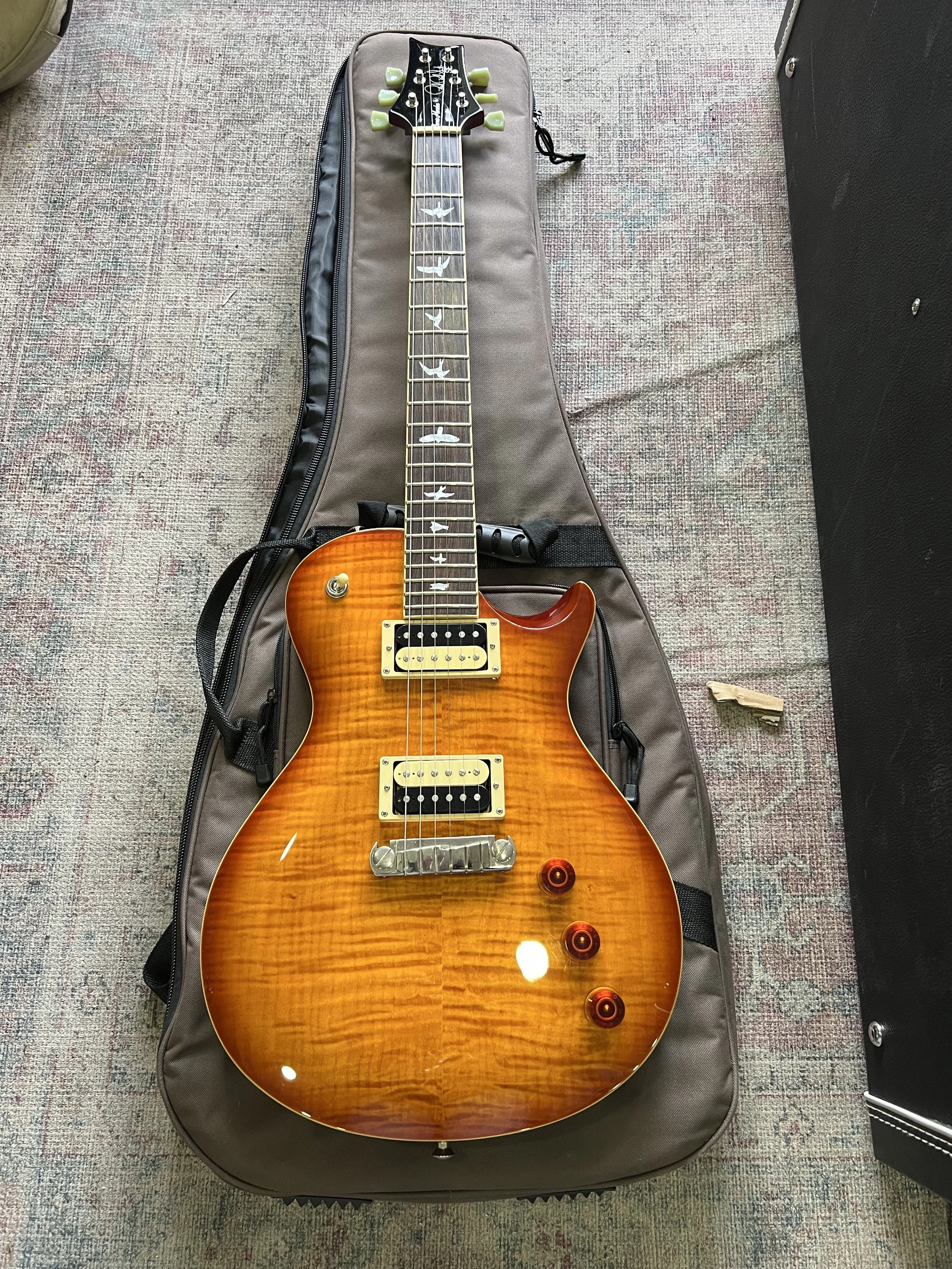 PRS-SE-BernieMarsden-Limited-Edition-VintageSunburst012.jpeg