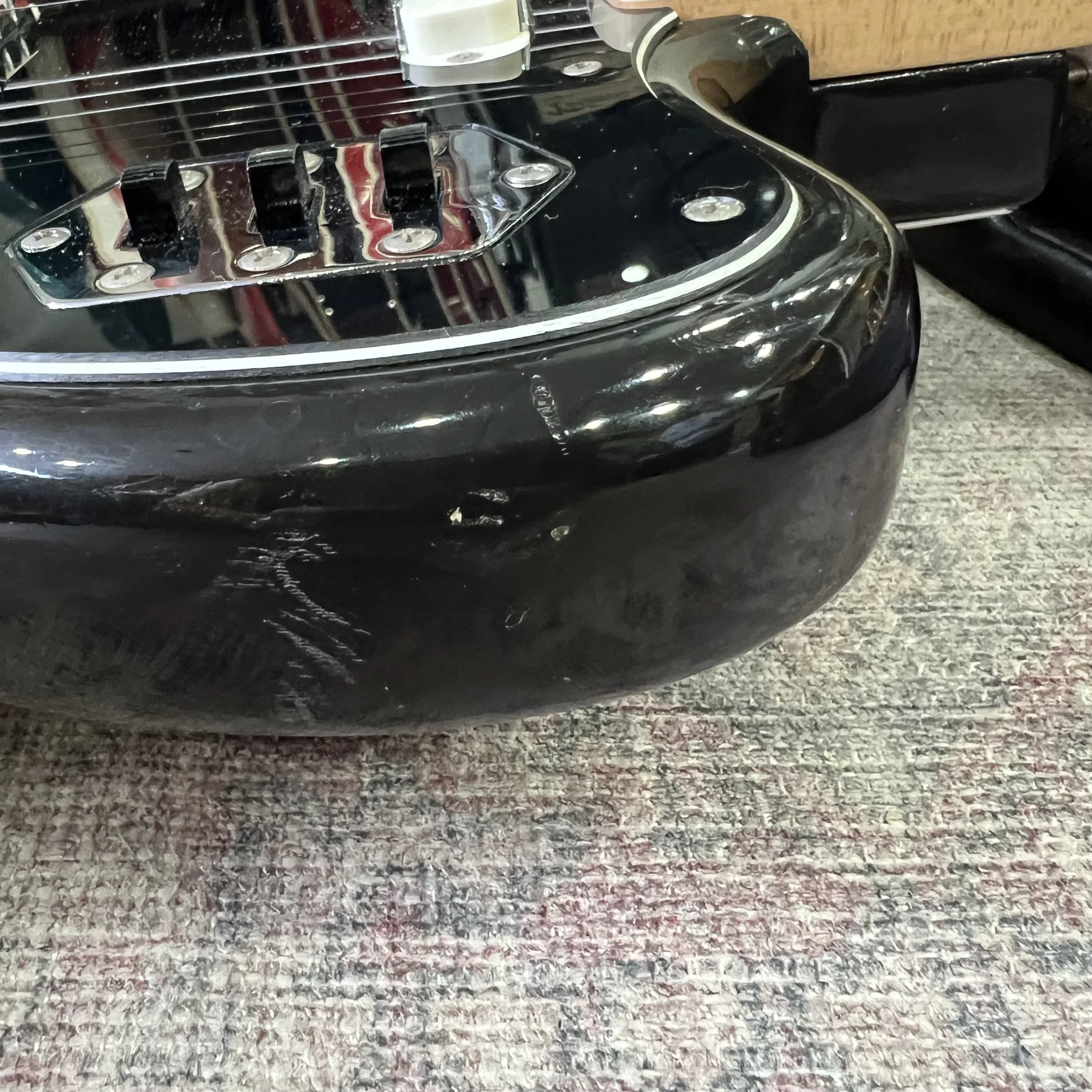 Fender-Jaguar-1969-Electric-Guitar-3Tone-Sunburst-020.jpeg