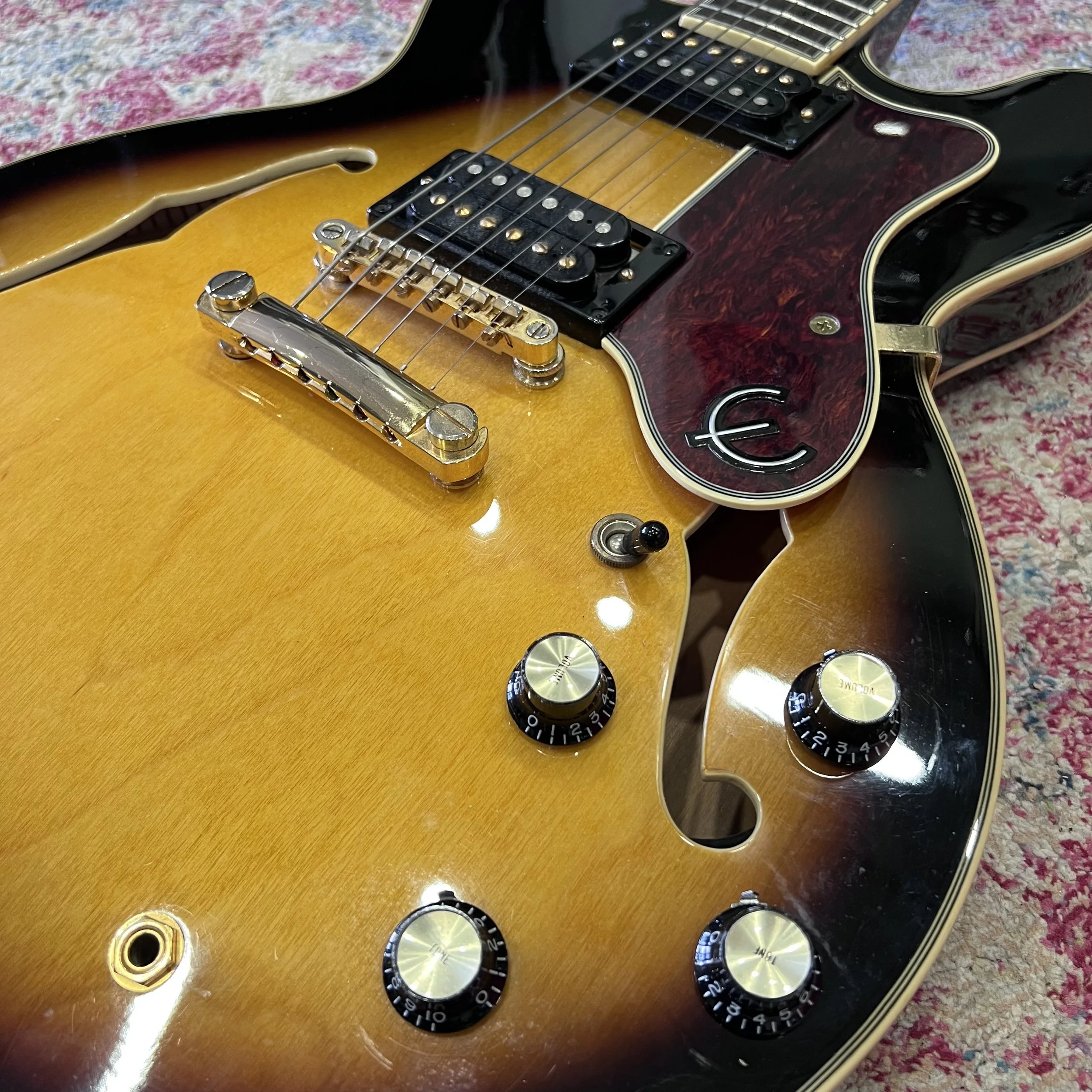 EpiphoneSheratonProIIVintageSunburst_03.jpeg