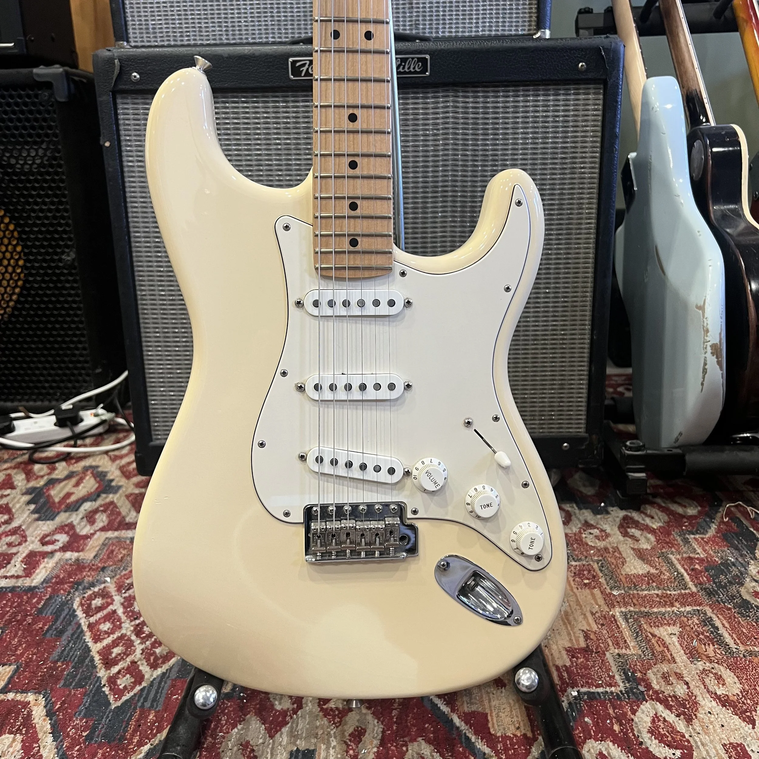 Fender-AmPro-Stratocaster-Electric-Guitar-OlympicWhite-02.jpeg