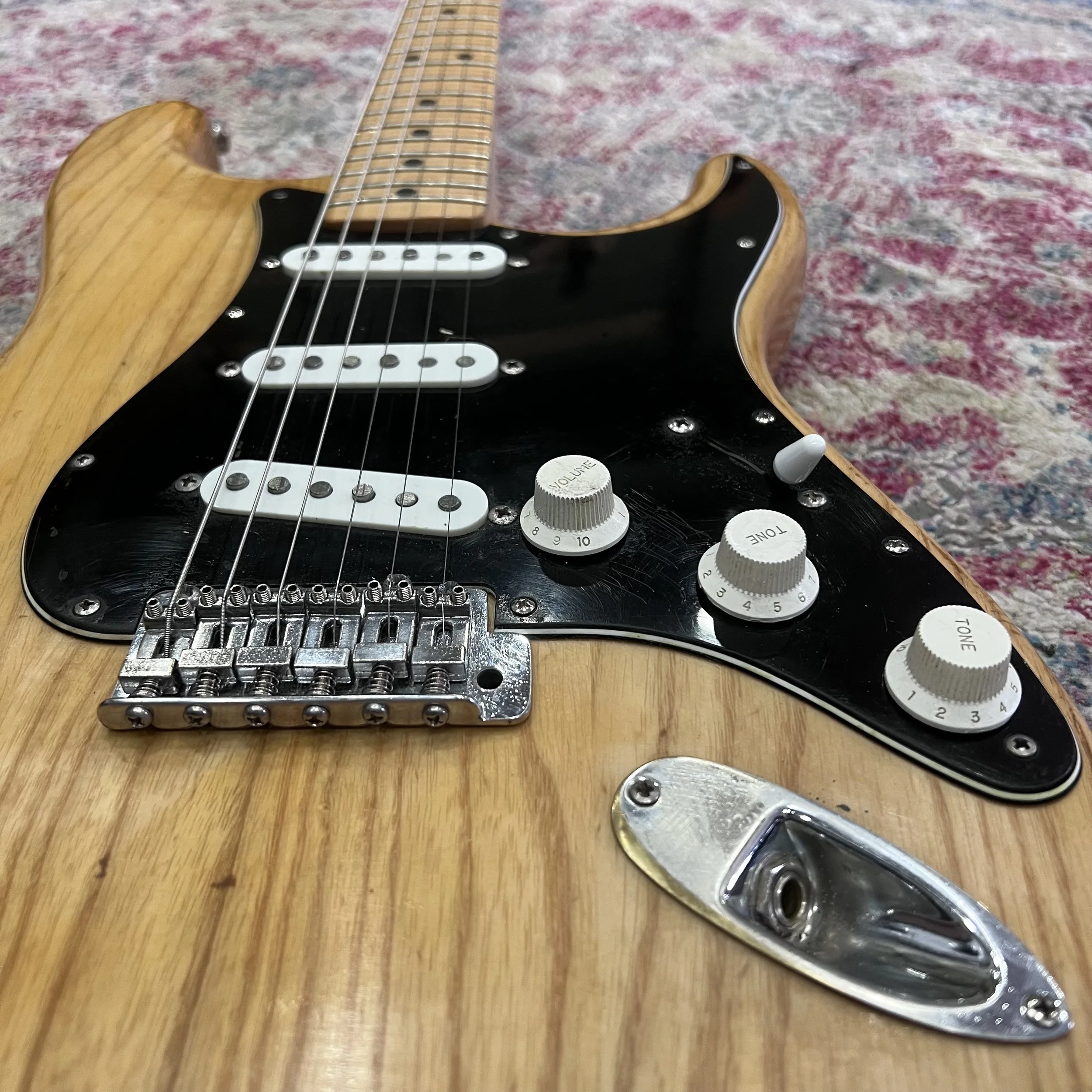 Fender70sStratocasterNatural_04.jpeg