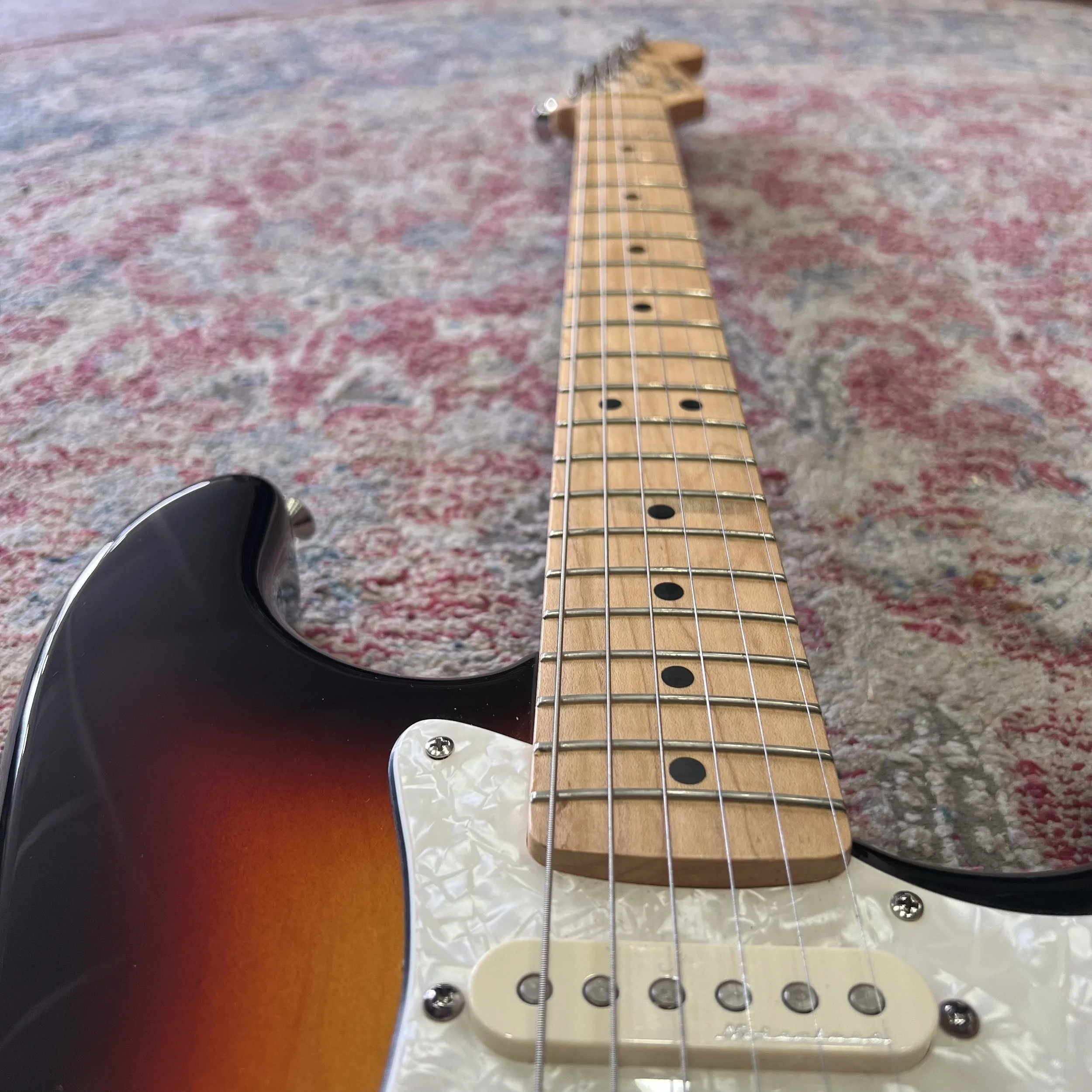 Fender-Stratocaster-MIM-3ToneSunburst-Electric-Guitar-05.jpeg