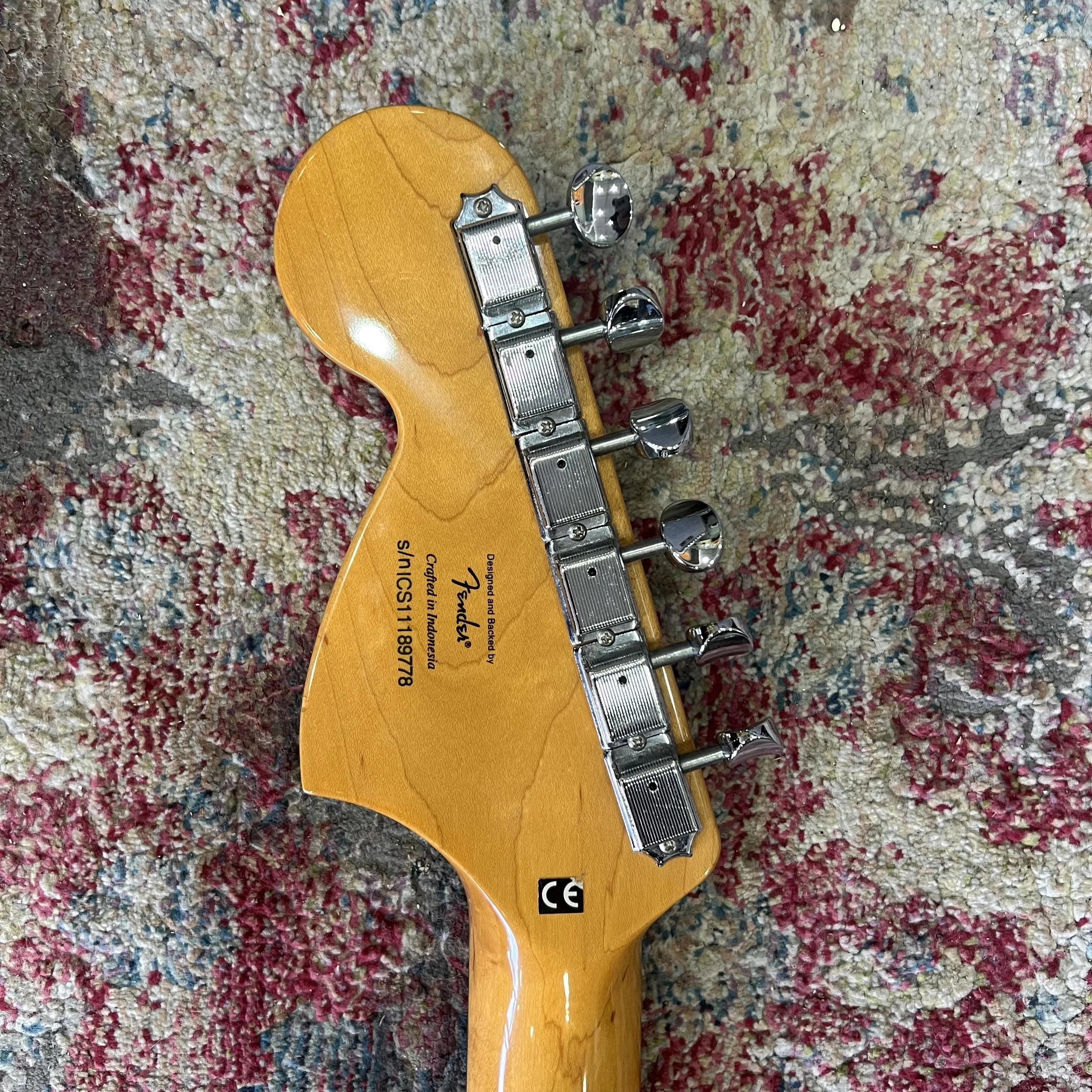 Squier-ClassicVibe-70s-Stratocaster-HSS-3tonesunburst-guitar-016.jpeg