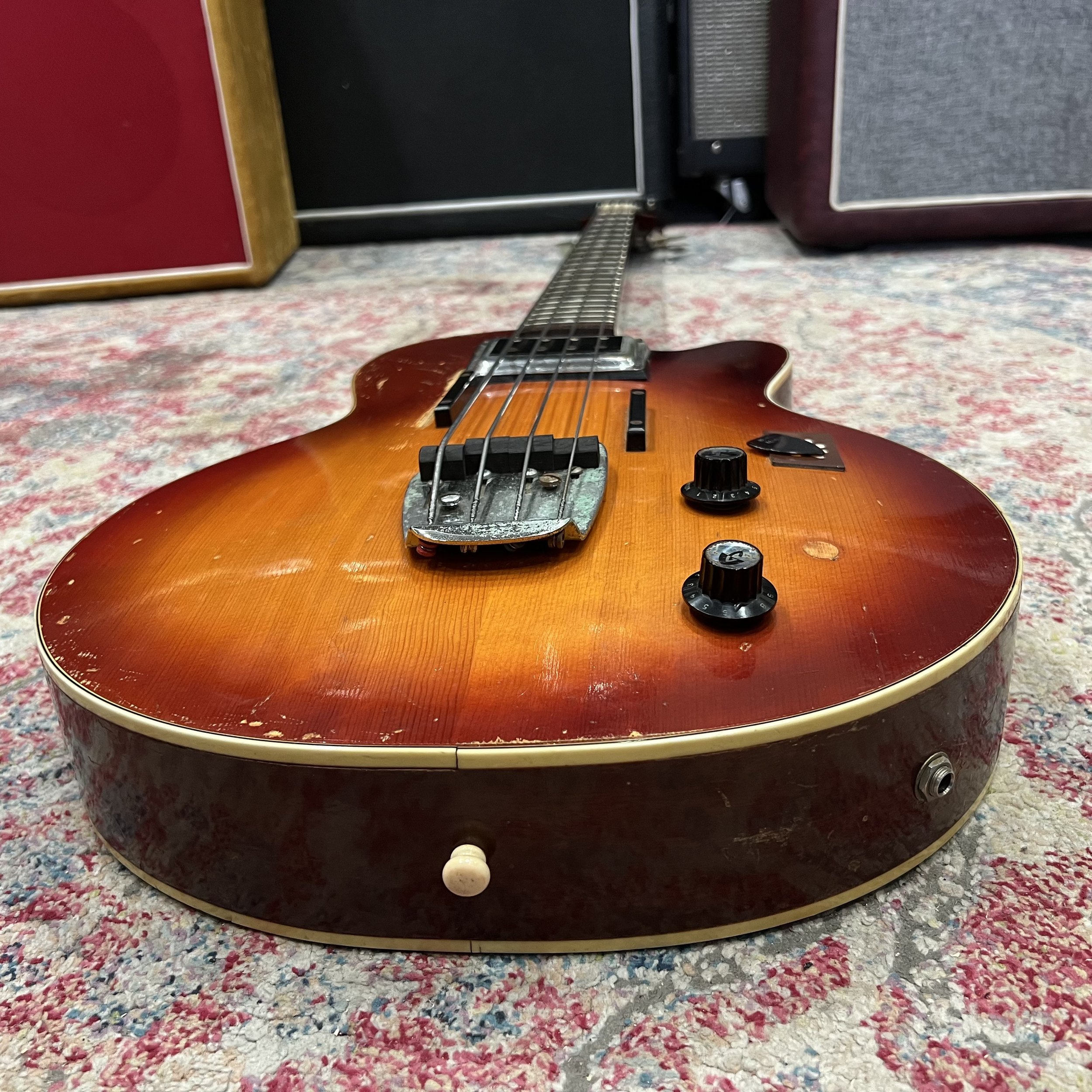 Guild-MK85-Mark1-Electric-Bass-Guitar-Sunburst-014.jpeg
