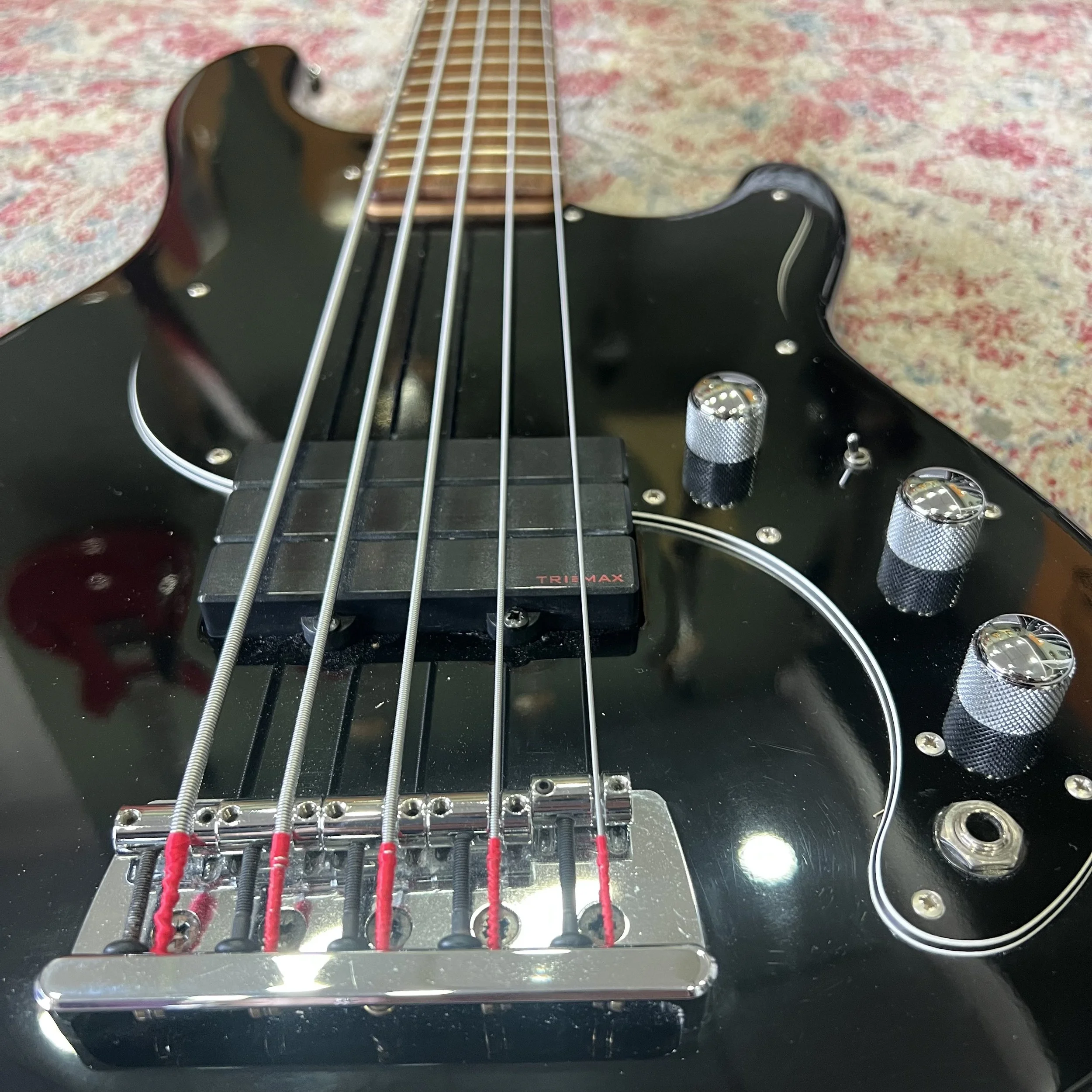 Status-The-Groove-Bass-Guitar-Black-07.jpeg