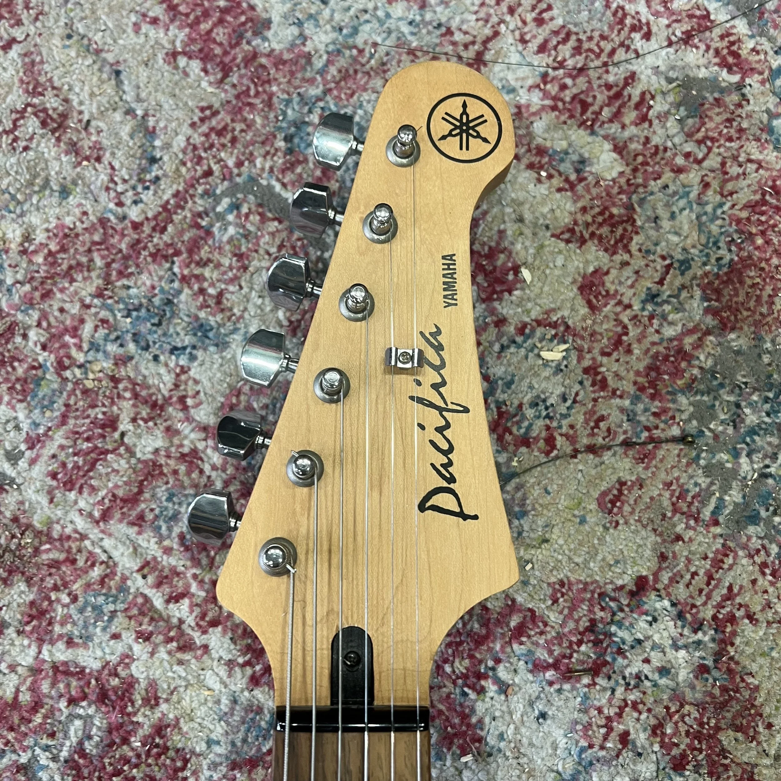 Yamaha-Pacifica-PAC012-sonicblue-06.jpeg
