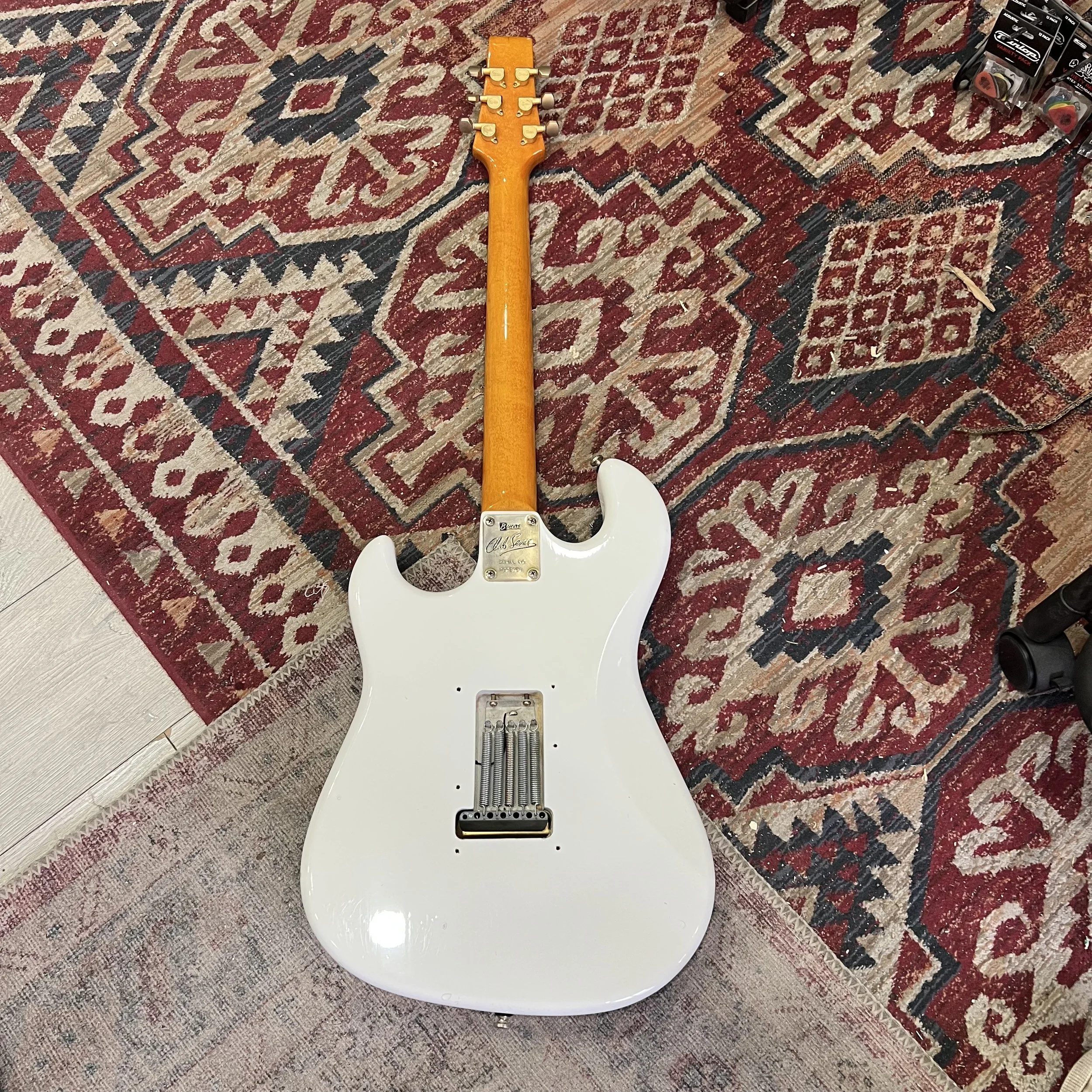BurnsMarquee-Electric-Guitar-VintageWhite-09.jpeg