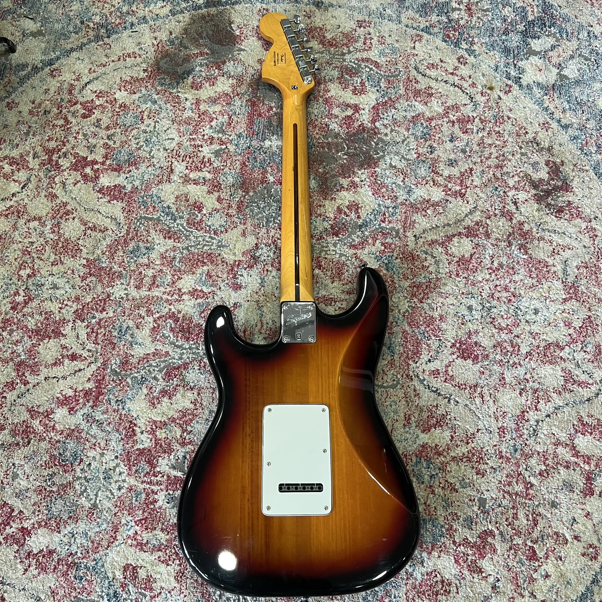 Squier-ClassicVibe-70s-Stratocaster-HSS-3tonesunburst-guitar-014.jpeg