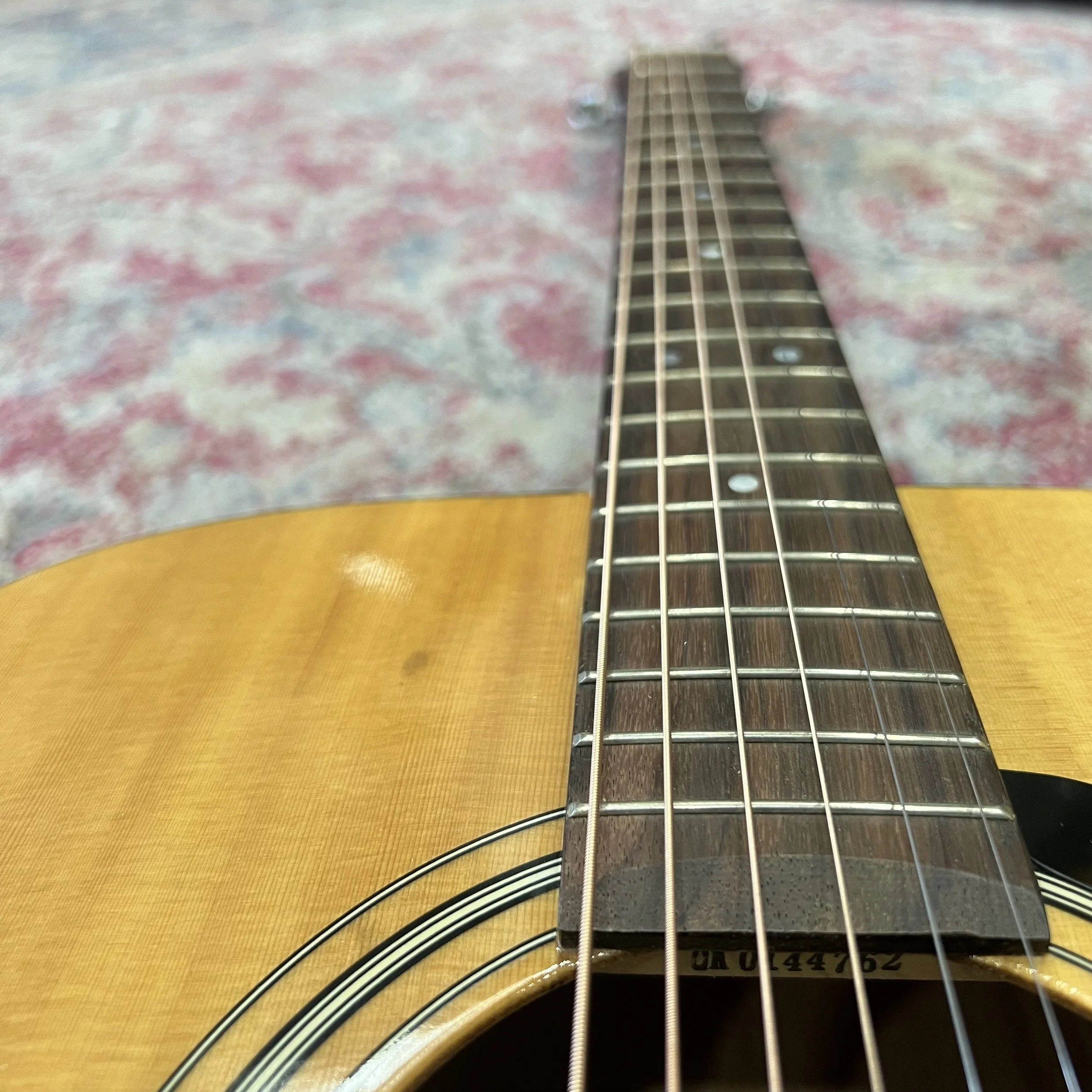 Yamaha-F310-acoustic-natural-gloss-05.jpeg