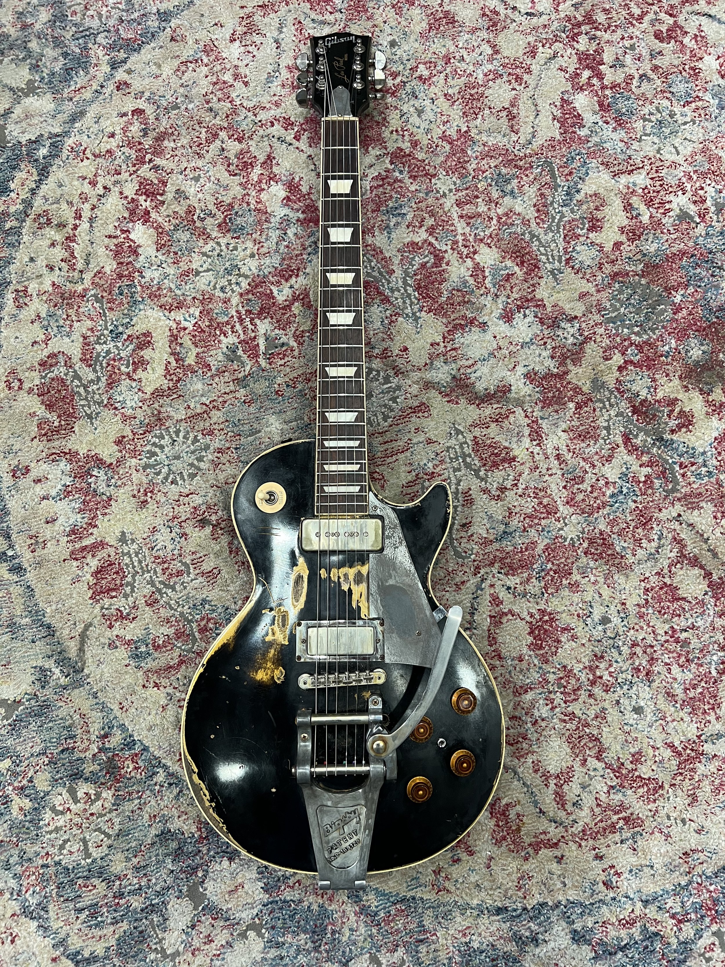 GibsonLesPaulStandardNeilYoungOldBlack Replica_01.jpeg