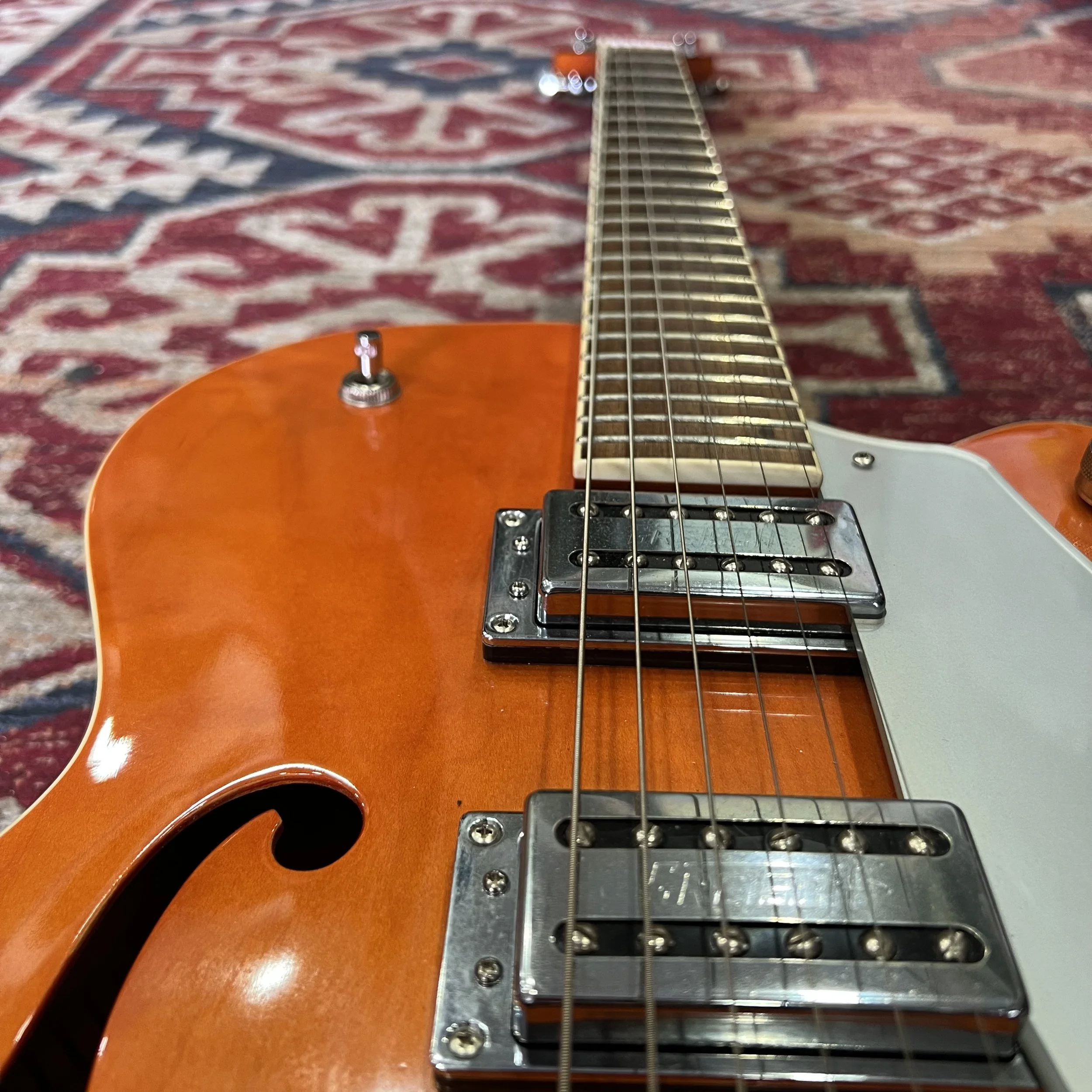 Gretsch-Electromatic-G5120-Guitar-Orange-Stain-05.jpeg