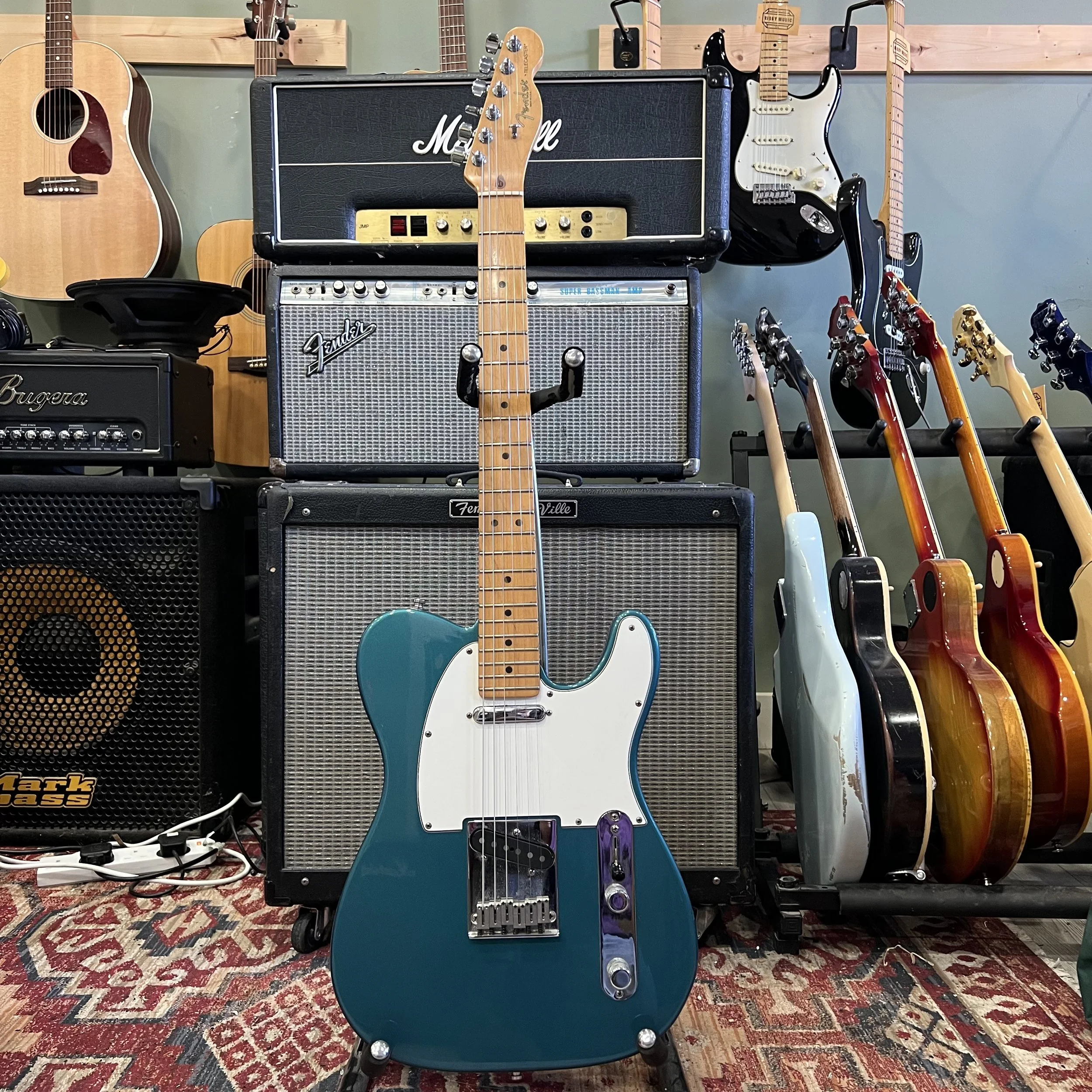 Fender-Telecaster-USA-Electric-Guitar-OceanTurquiose-01.jpeg