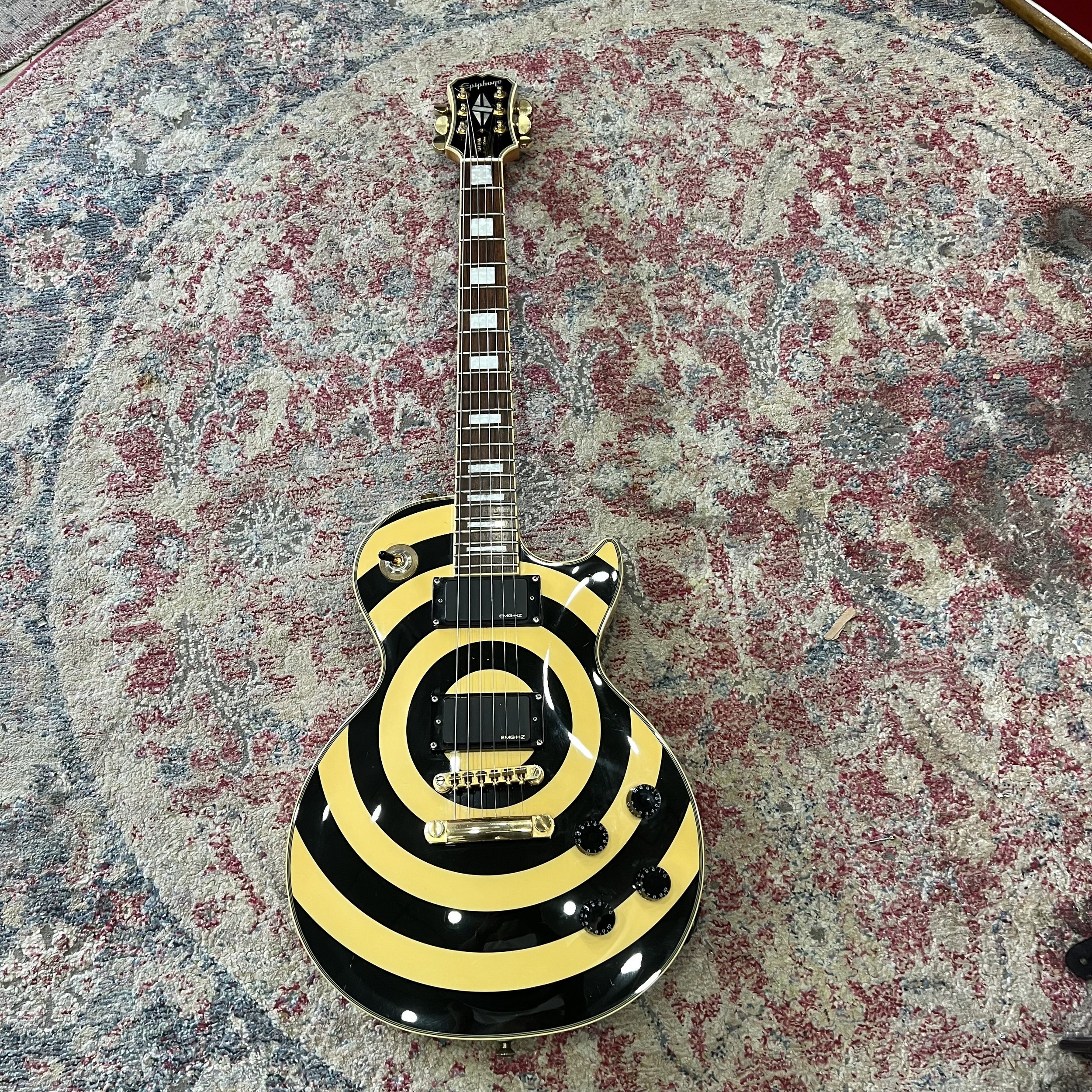 Epiphone-Zakk-Wylde-LesPaulCustom-YellowBlackBullseye-Electric-Guitar-01.jpeg