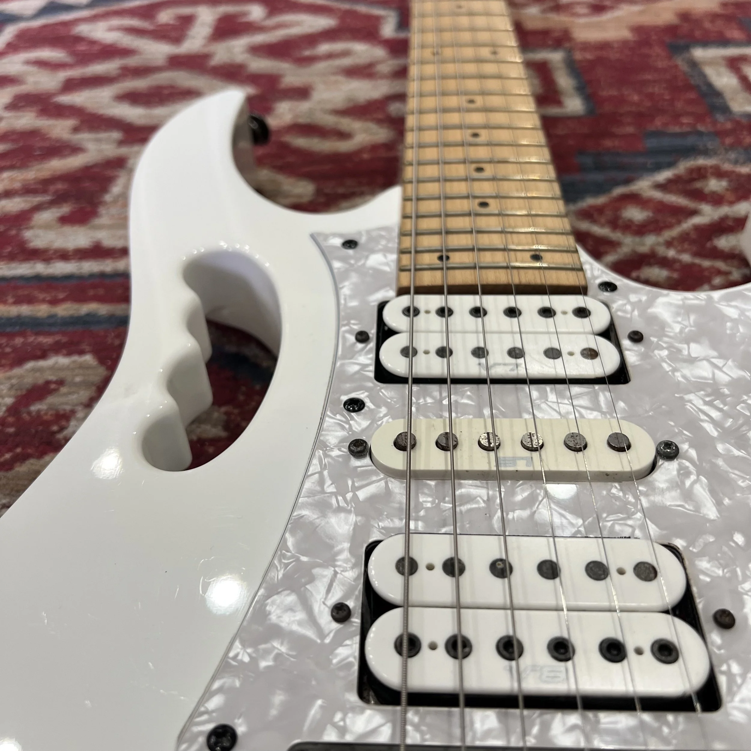 Ibanez-JEM-MIJ-White-09.jpeg