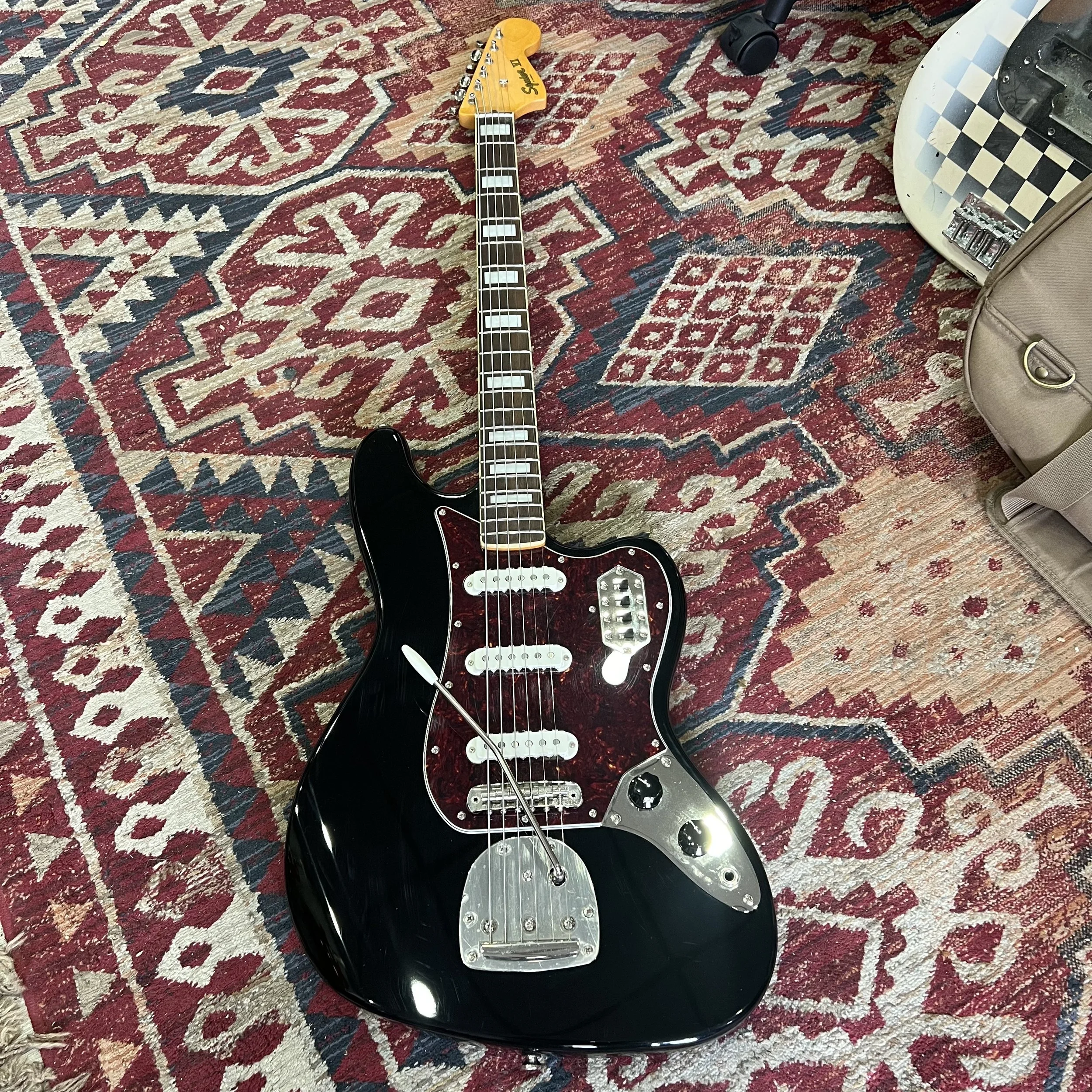 Squier-Classic-Vibe-Bass-VI -Black-Guitar-01.jpeg