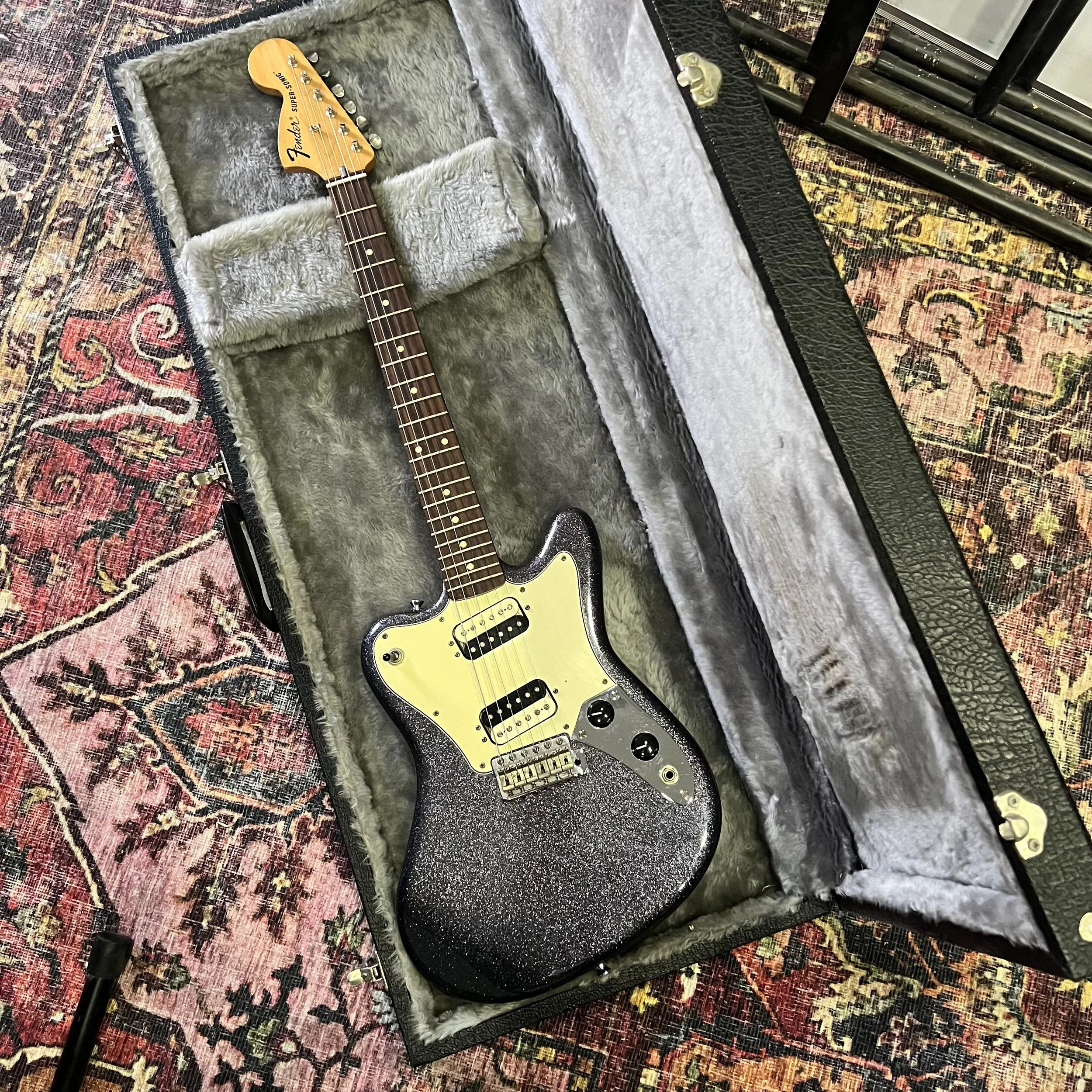 Fender-Super-Sonic-BlackGrey-Sparkle-02.jpeg
