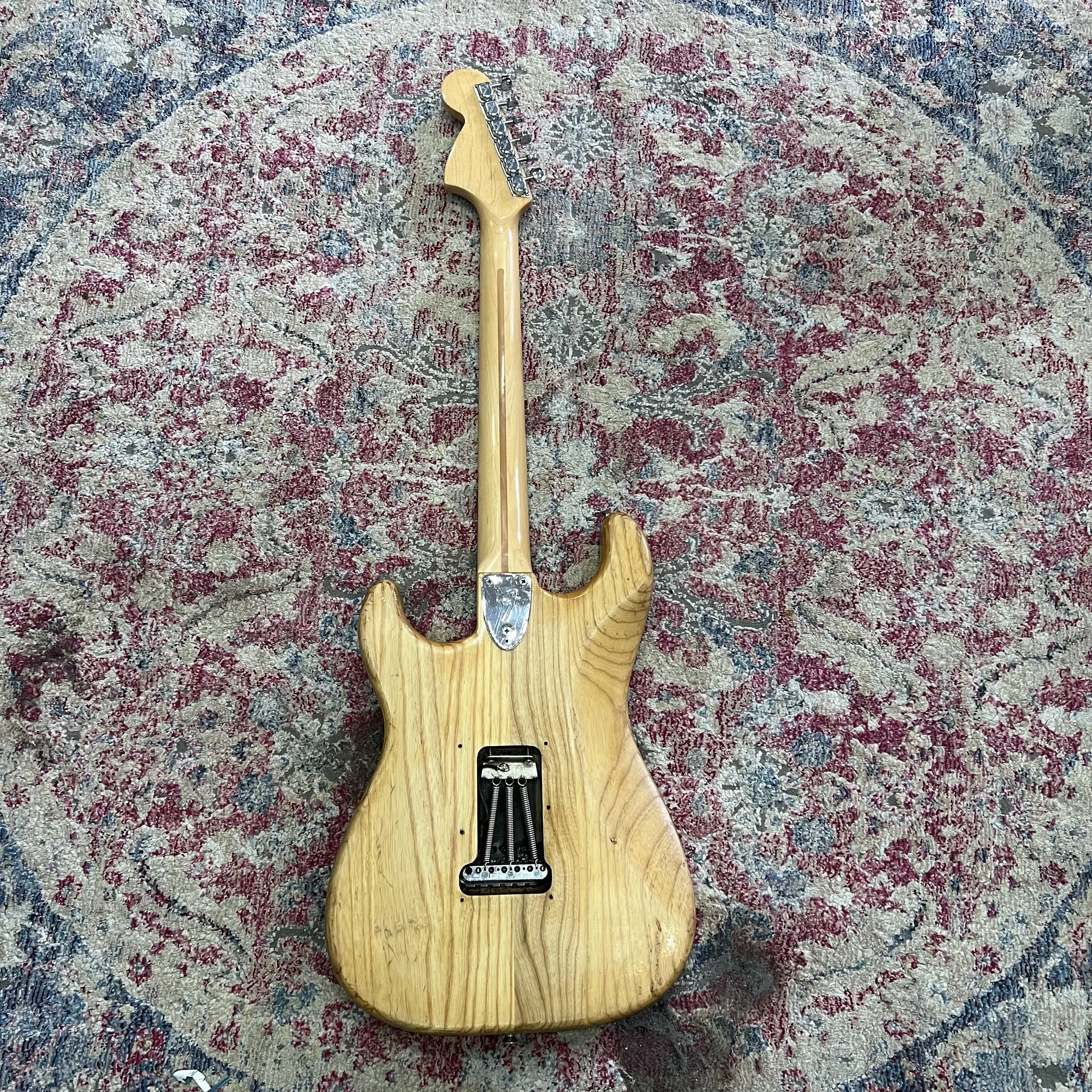 Fender70sStratocasterNatural_08.jpeg