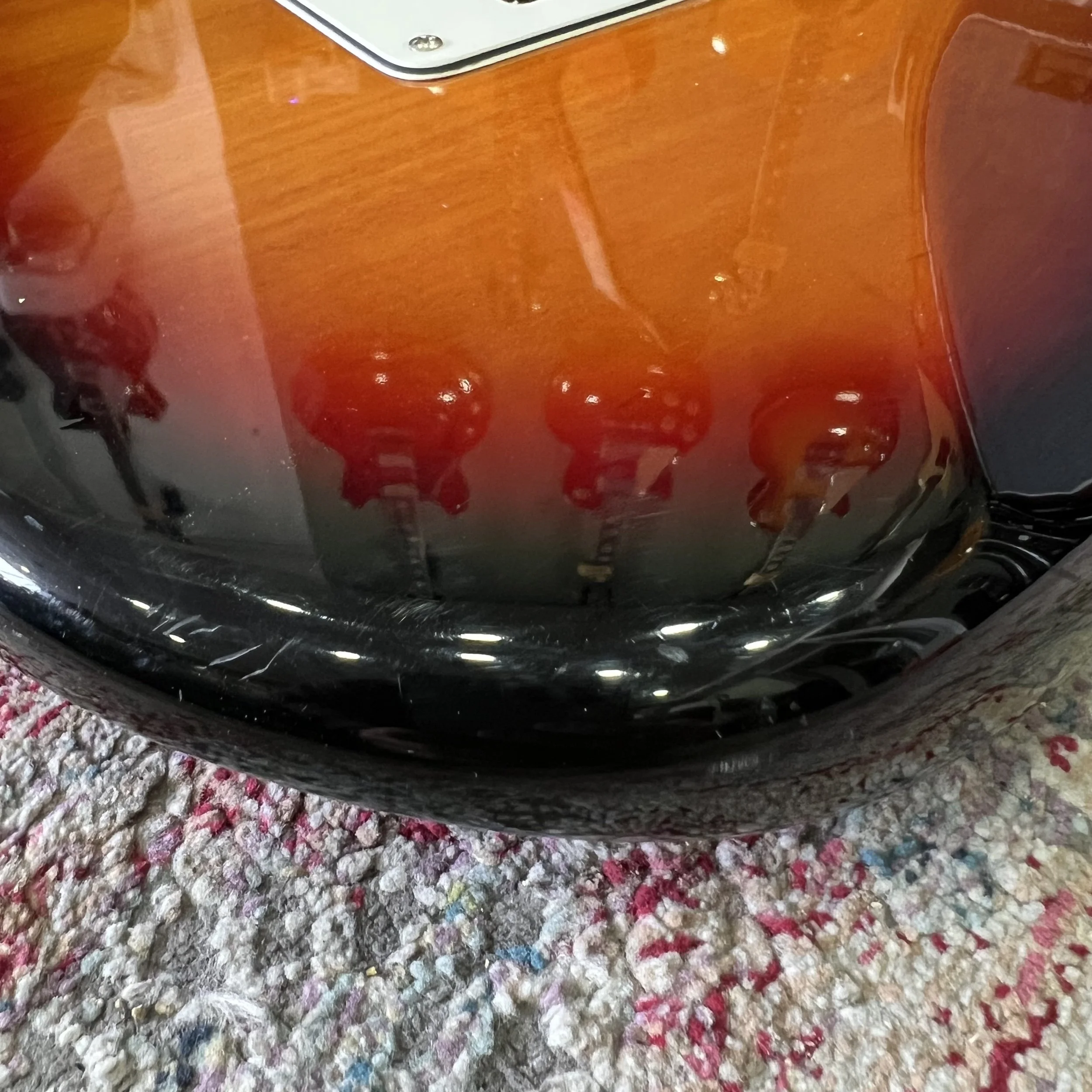 Squier-ClassicVibe-70s-Stratocaster-HSS-3tonesunburst-guitar-019.jpeg