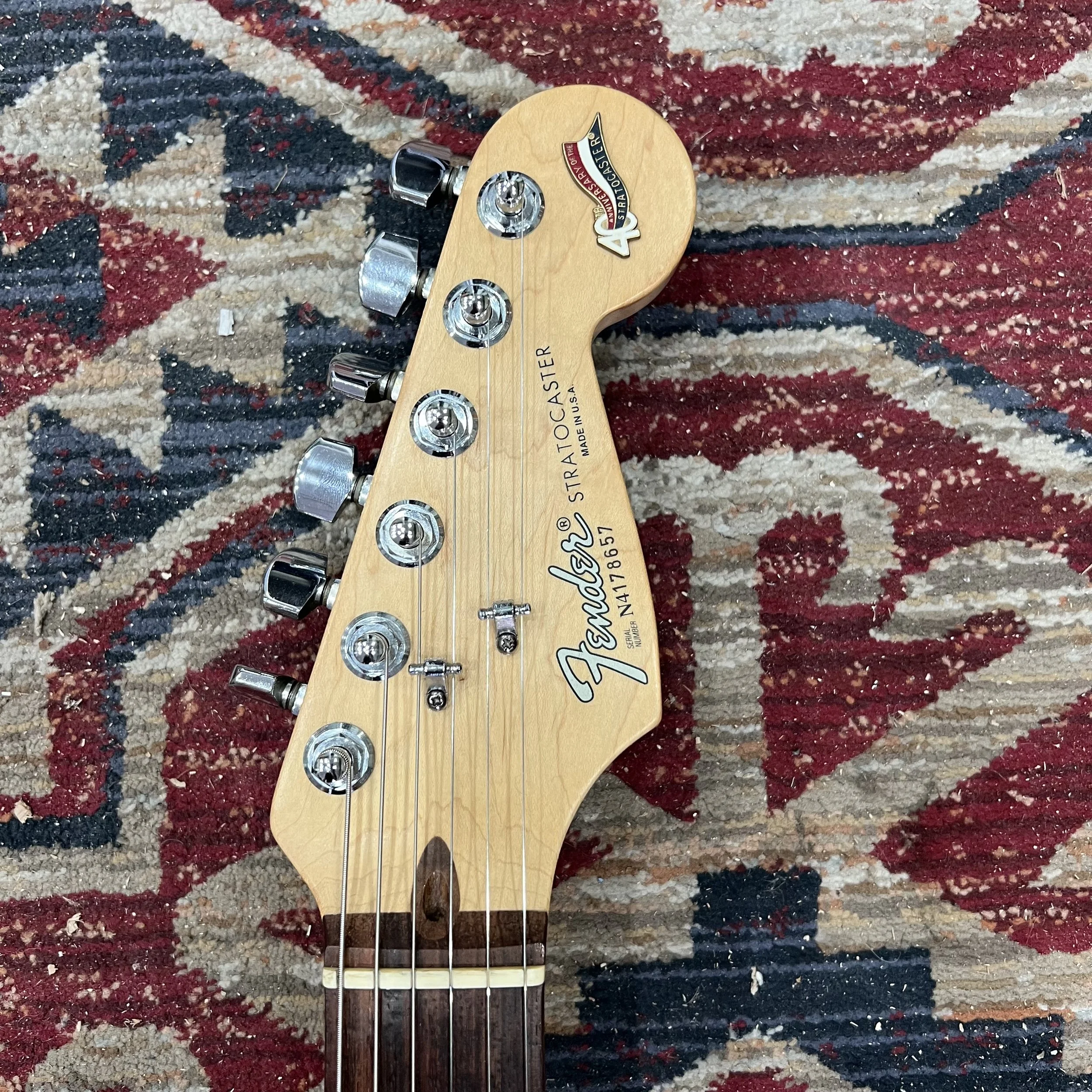 Fender-Stratocaster-40th-Anniversary-USA-3Tone-Sunburst-Electric-Guitar-9.jpeg