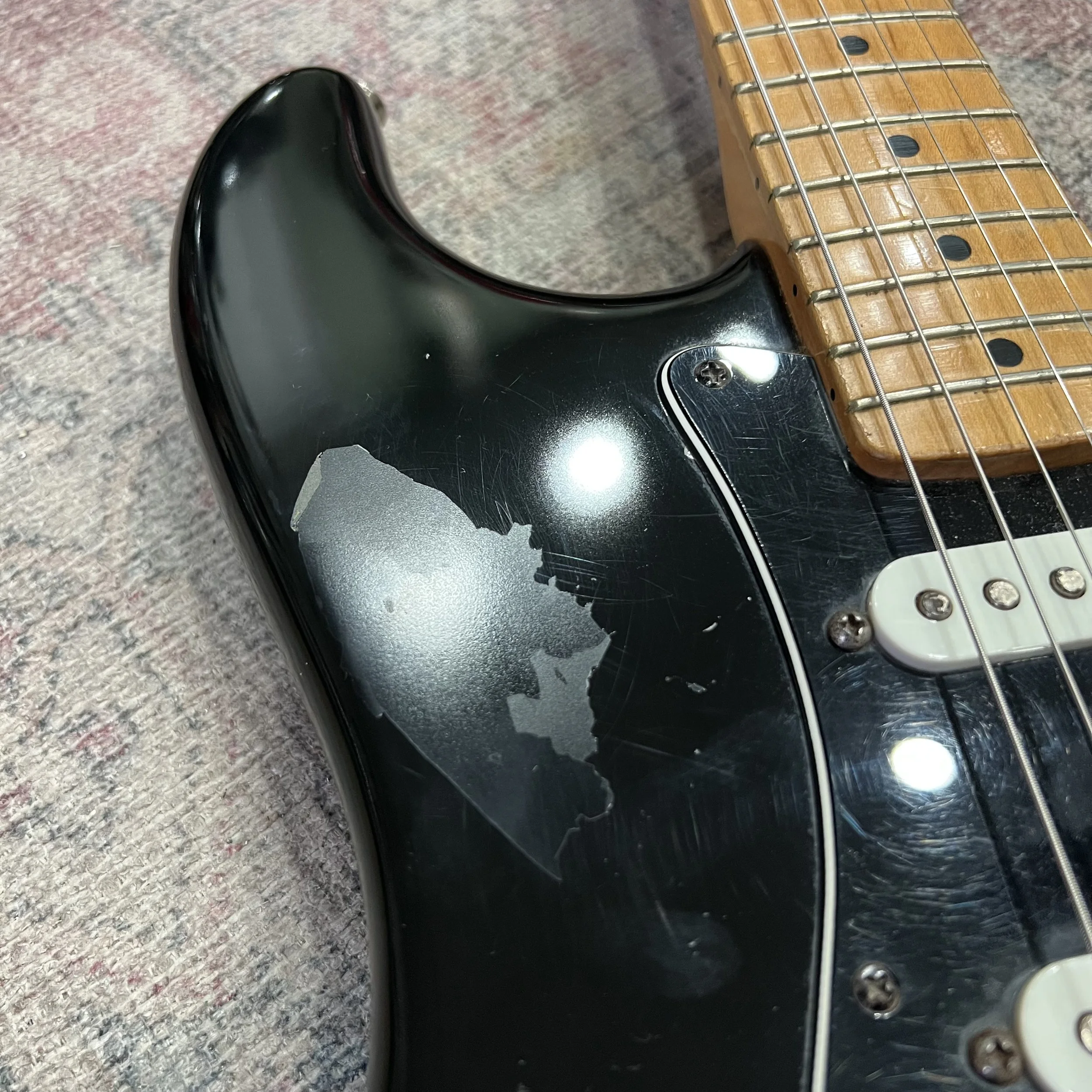 Fender-Stratocaster-Electric-MIM-Guitar-Black-016.jpeg