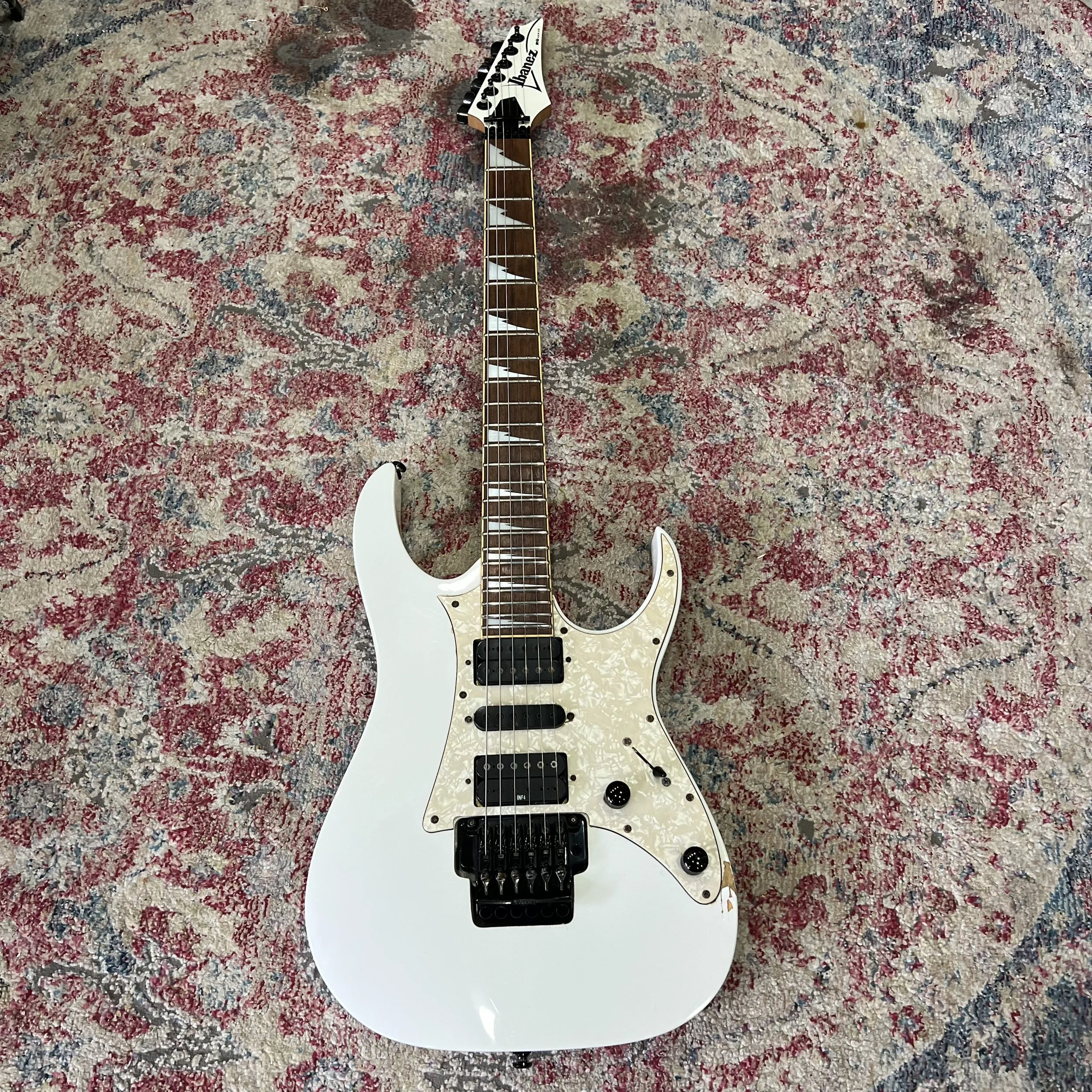 Ibanez-RG350-DXSeries-Guitar-White-01.jpeg