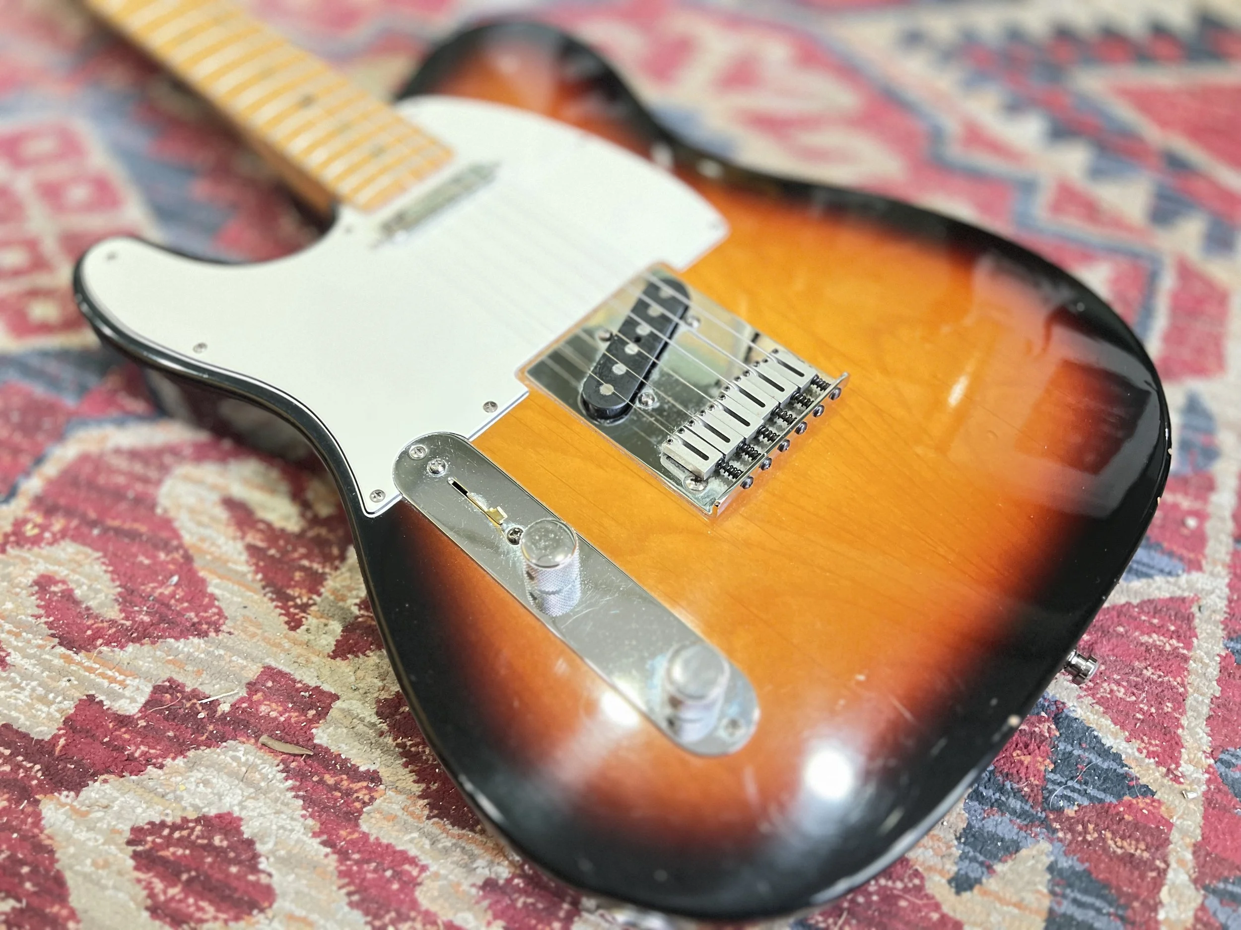 left_handed_fender_telecaster_USA_02.jpeg