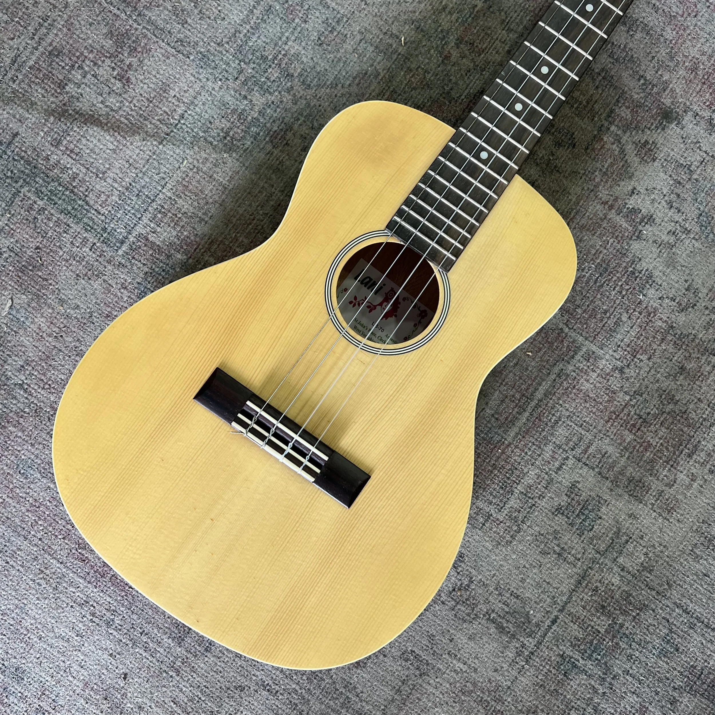 Lani-baritone-ukulele-LB70-tweed-case-04.jpeg