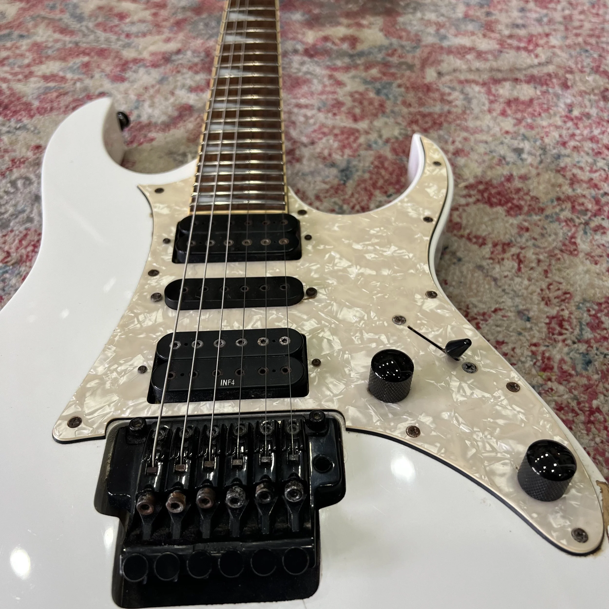 Ibanez-RG350-DXSeries-Guitar-White-04.jpeg