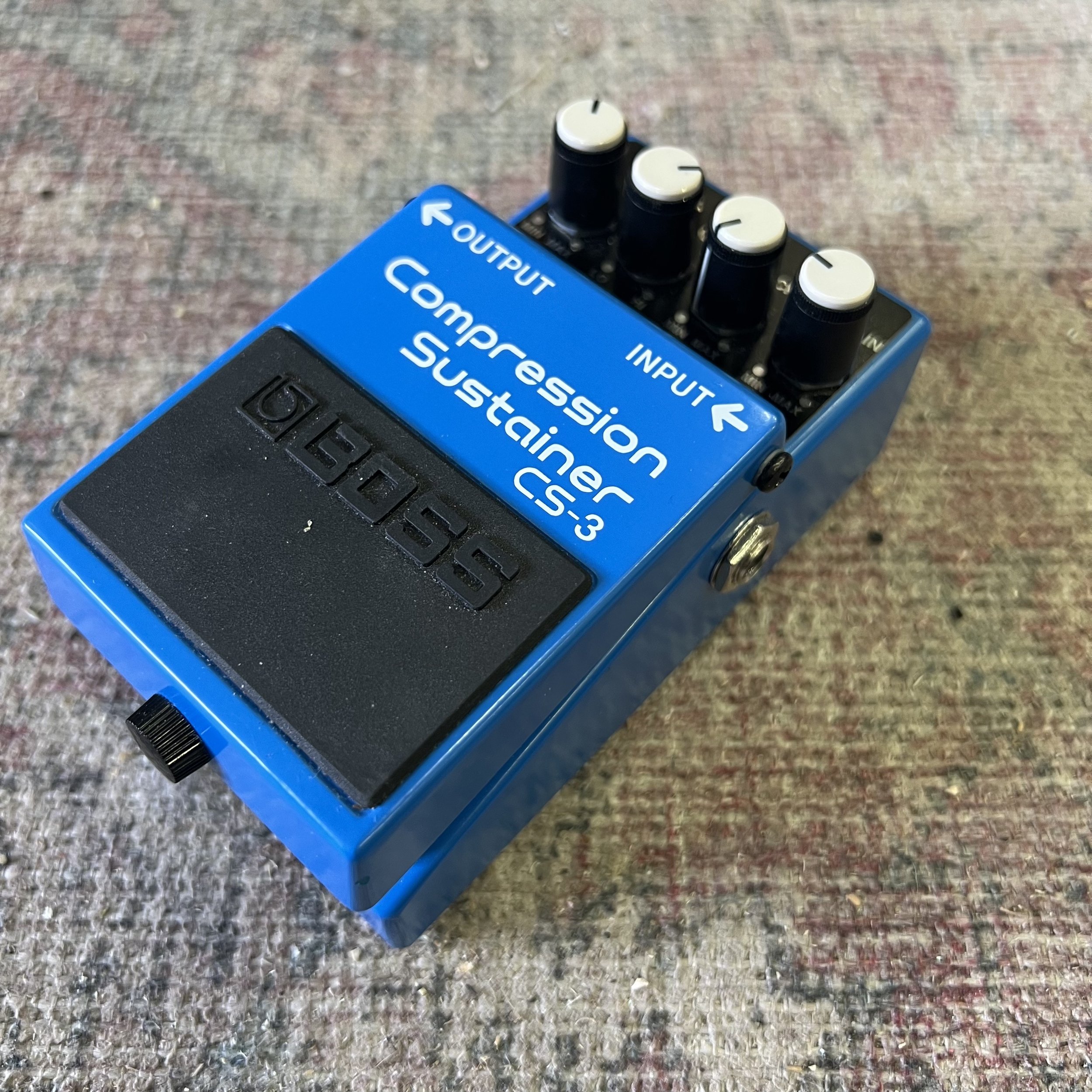 BOSS-compression-sustainer-CS3-guitar-effects-pedal-blue-03.jpeg