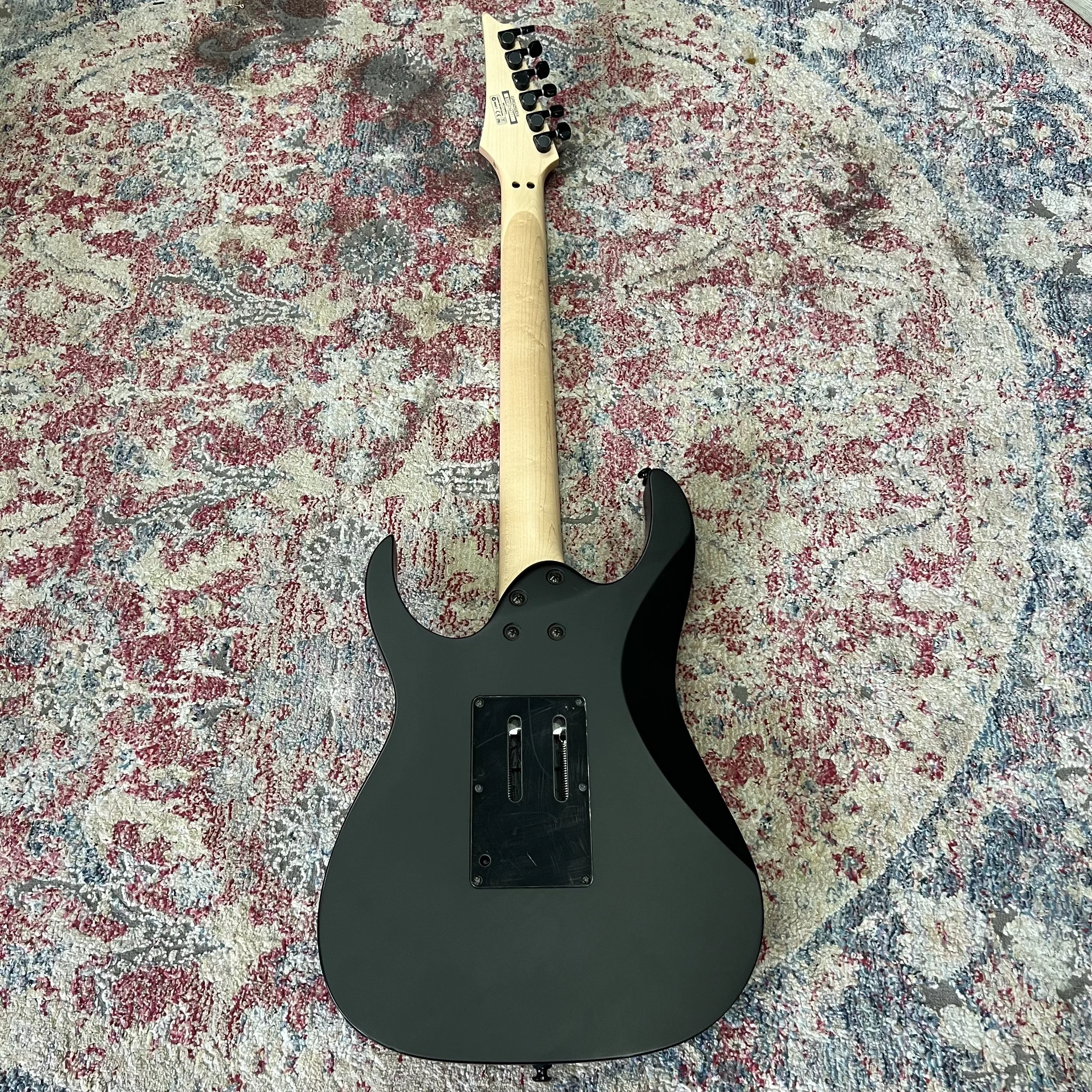 Ibanez-GRG250DX-BlackandRed-Guitar-08.jpeg