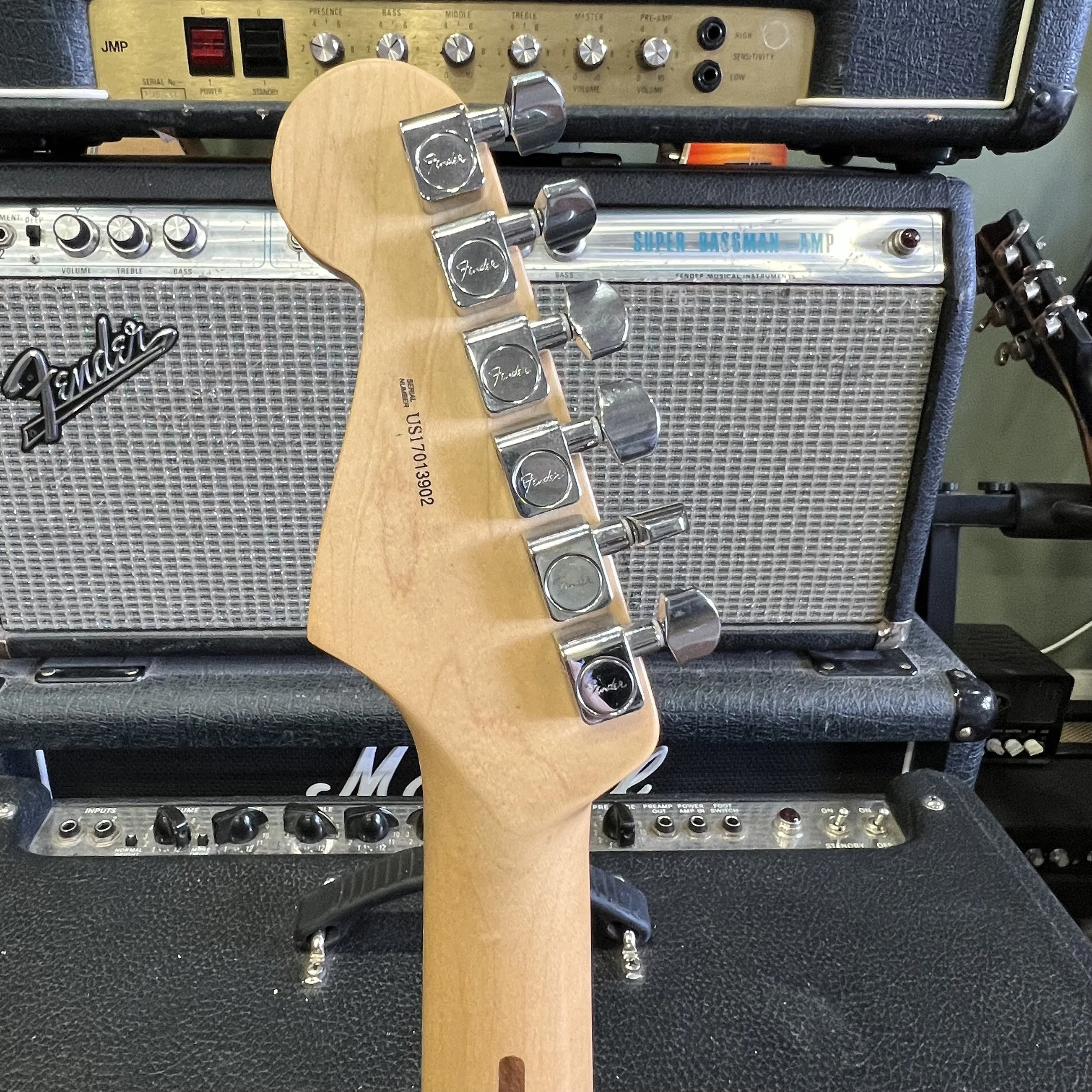 Fender-AmPro-Stratocaster-Electric-Guitar-Black-08.jpeg