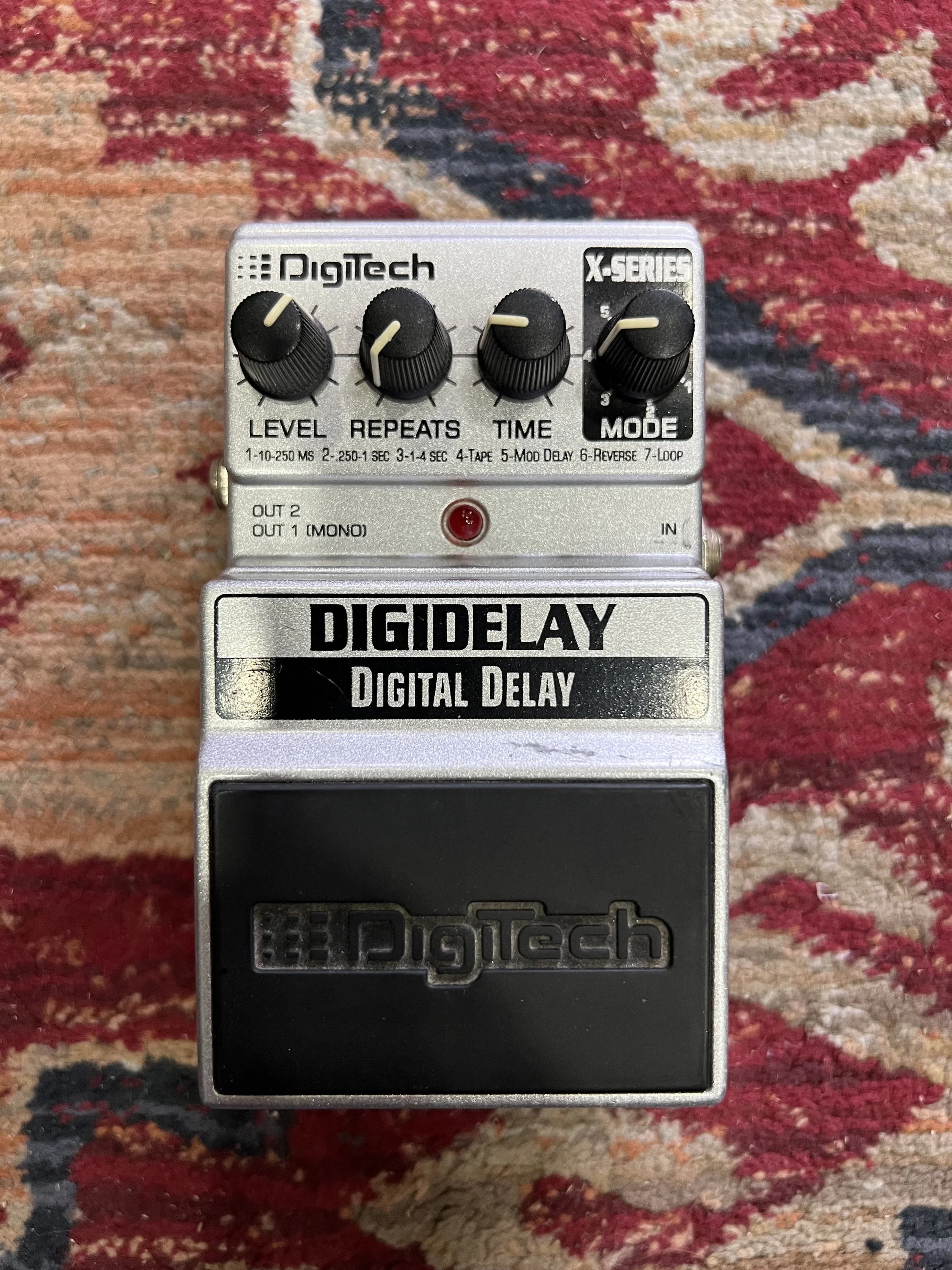 DigiTech-X-Series-DigiDelay-silver-guitar-effects-pedal-01.jpeg