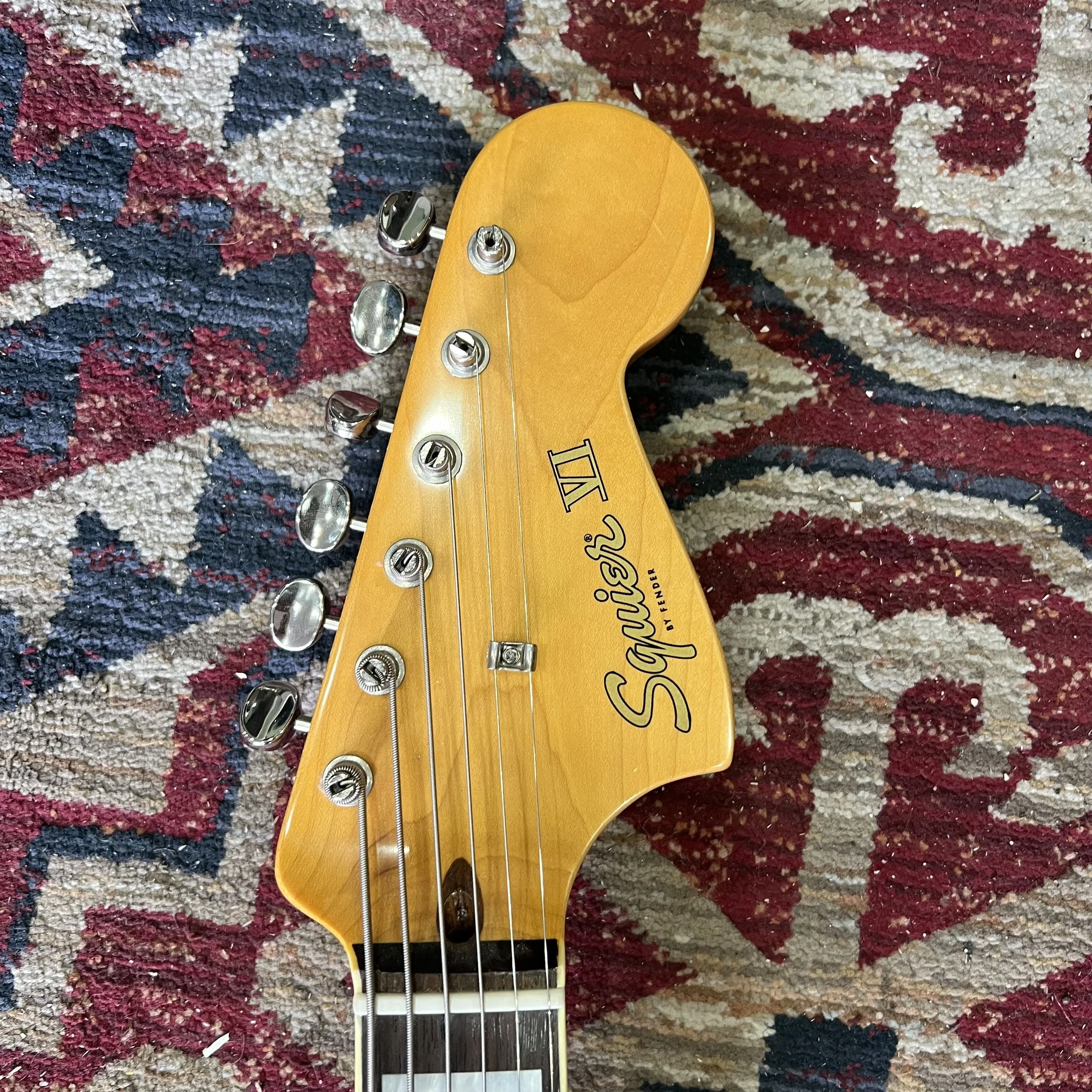 Squier-Classic-Vibe-Bass-VI -Black-Guitar-06.jpeg