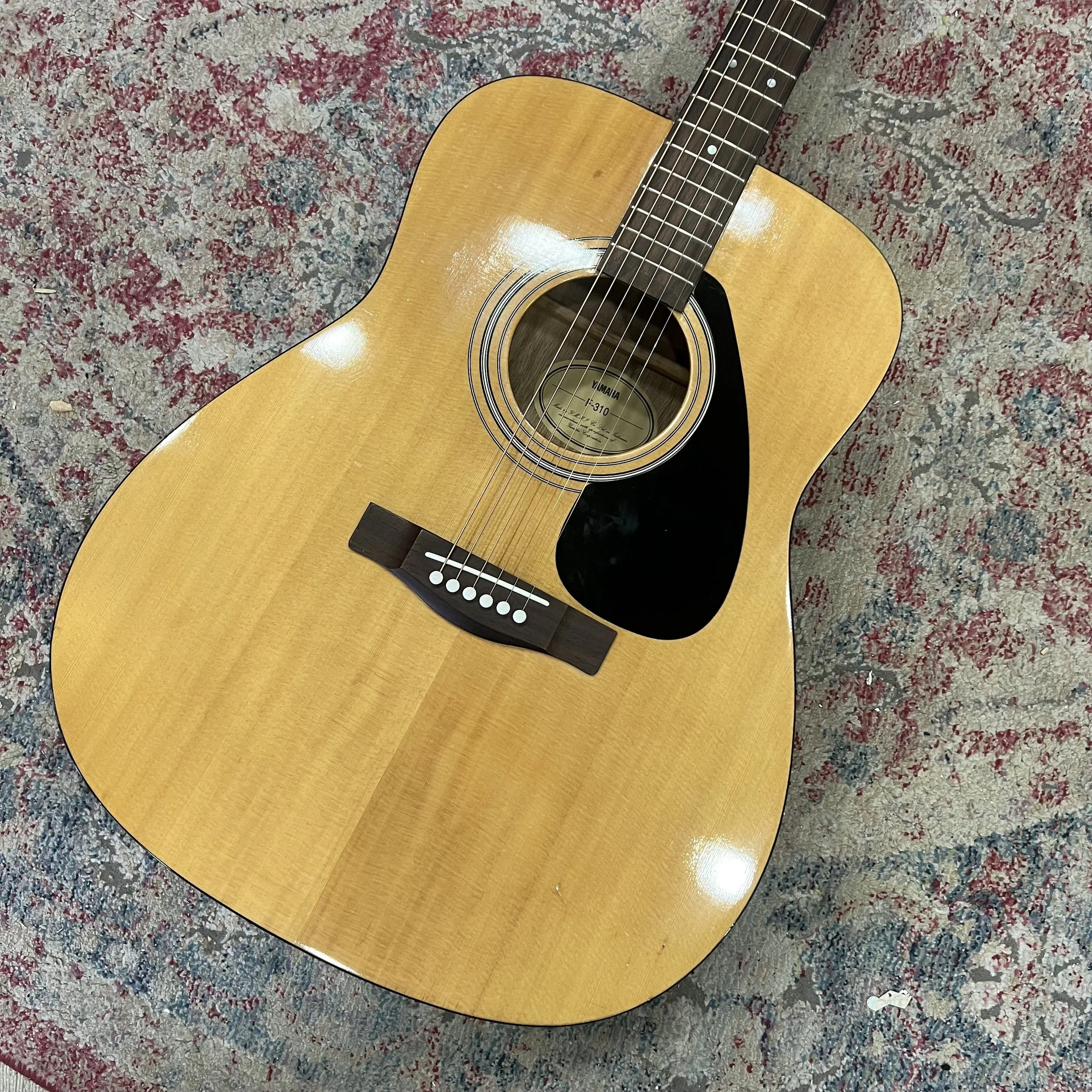 Yamaha-F310-acoustic-natural-gloss-2.jpeg