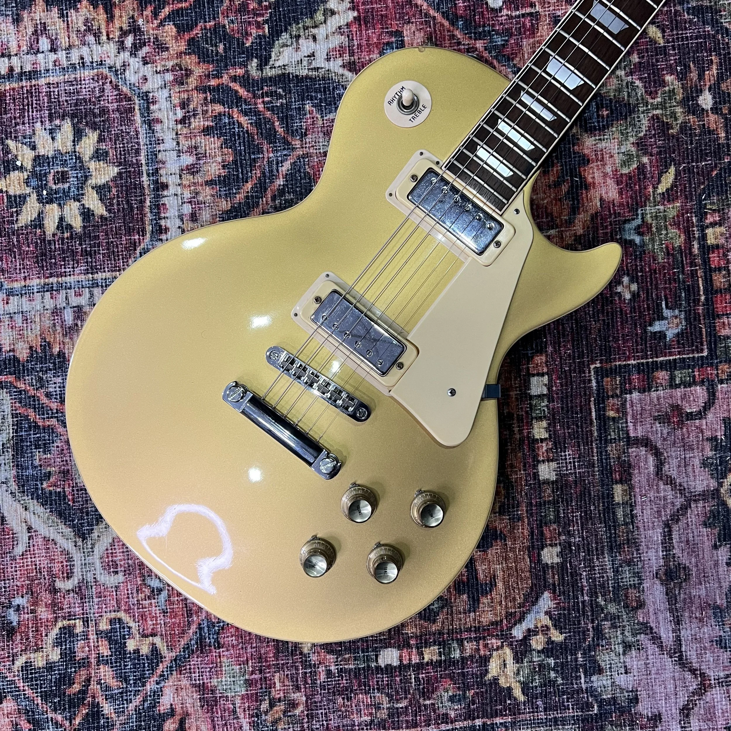 CSL-Deluxe-Goldtop-Guitar-02.jpeg