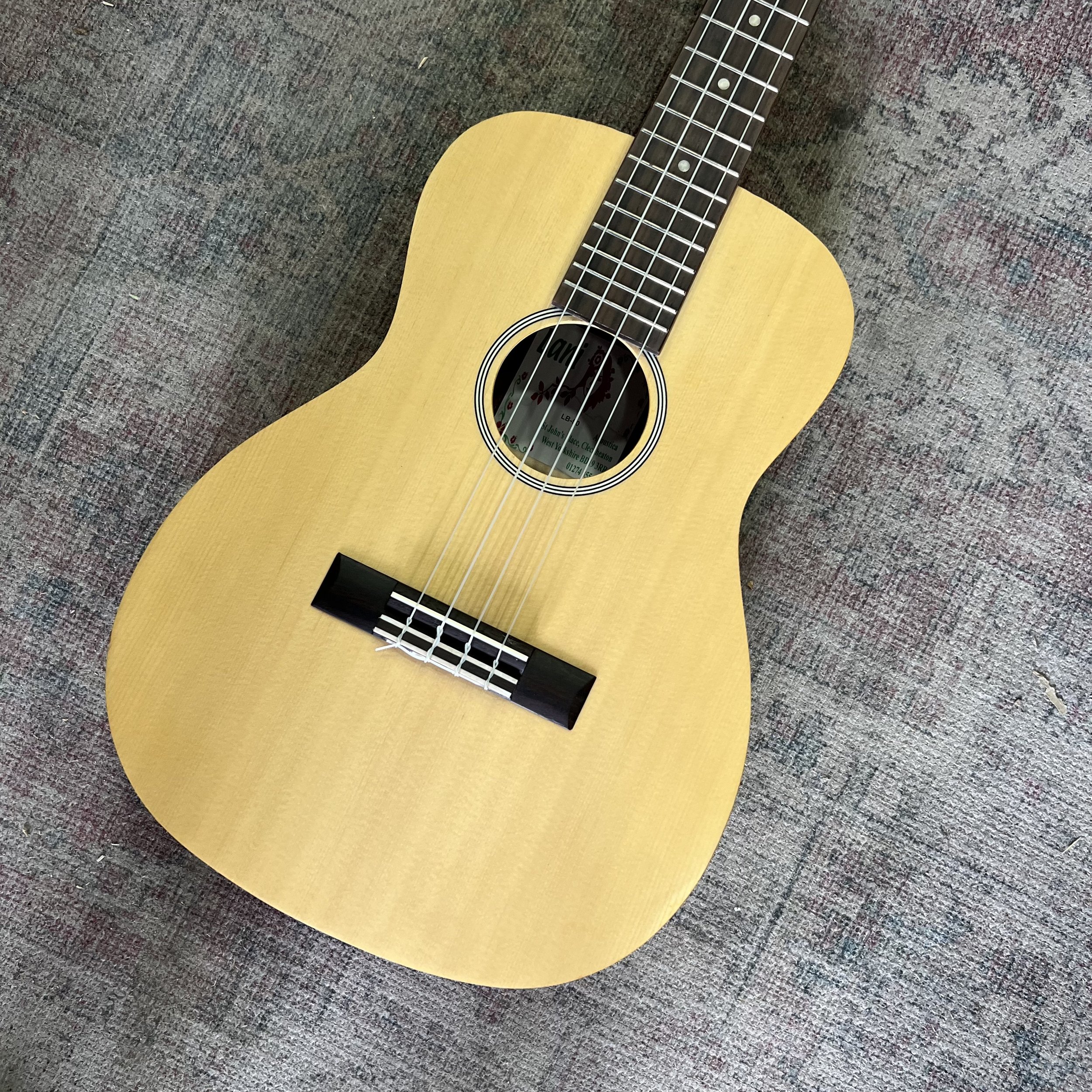 Lani-baritone-ukulele-LB50-hard-black-case-04.jpeg