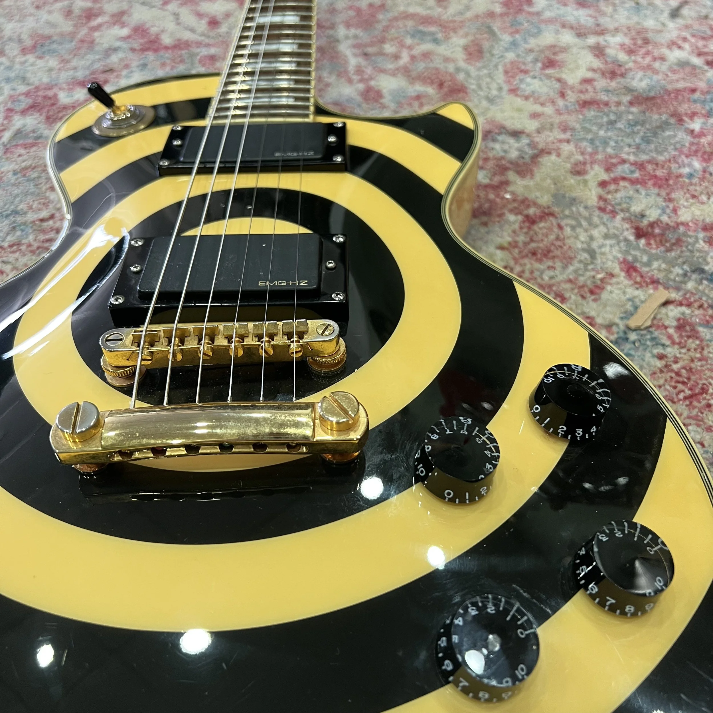 Epiphone-Zakk-Wylde-LesPaulCustom-YellowBlackBullseye-Electric-Guitar-04.jpeg