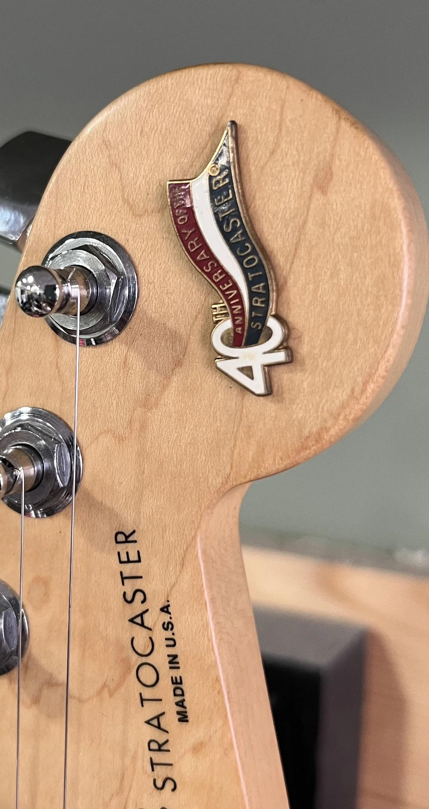 Fender-Stratocaster-40th-Anniversary-USA-3Tone-Sunburst-Electric-Guitar-014.jpeg