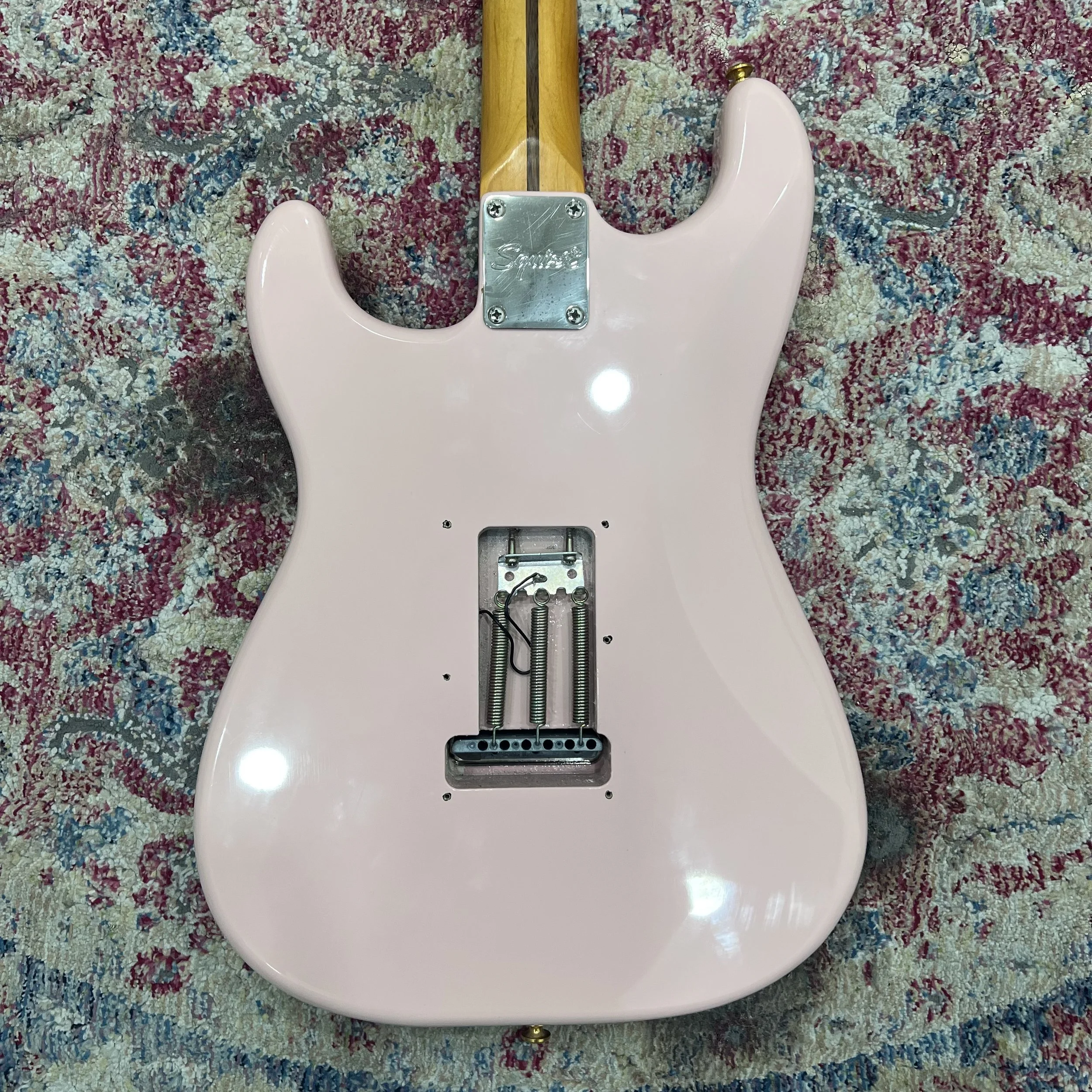 SquierStratocaster_pink07.jpeg