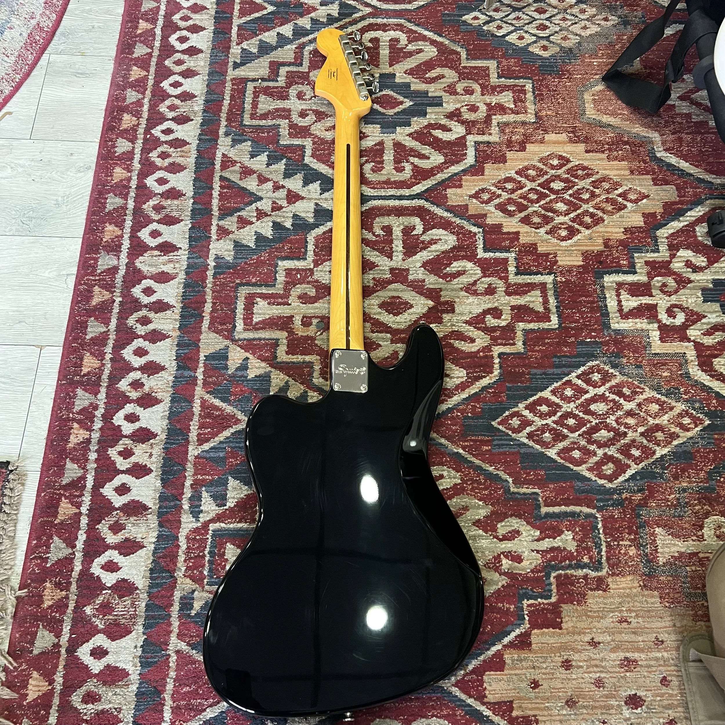 Squier-Classic-Vibe-Bass-VI -Black-Guitar-07.jpeg