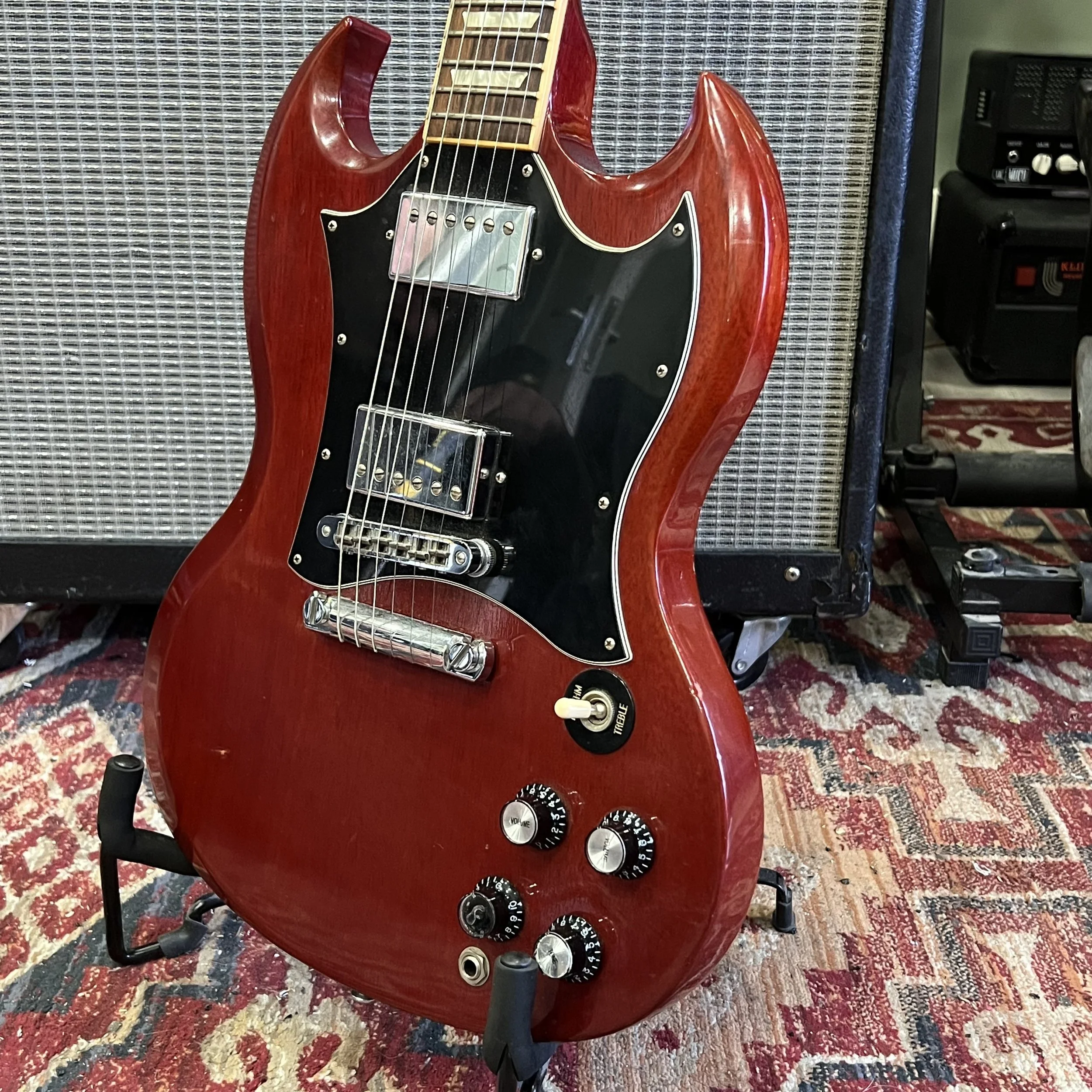 Gibson-SG-Standard-electric-Guitar-HeritageCherry-04.jpeg