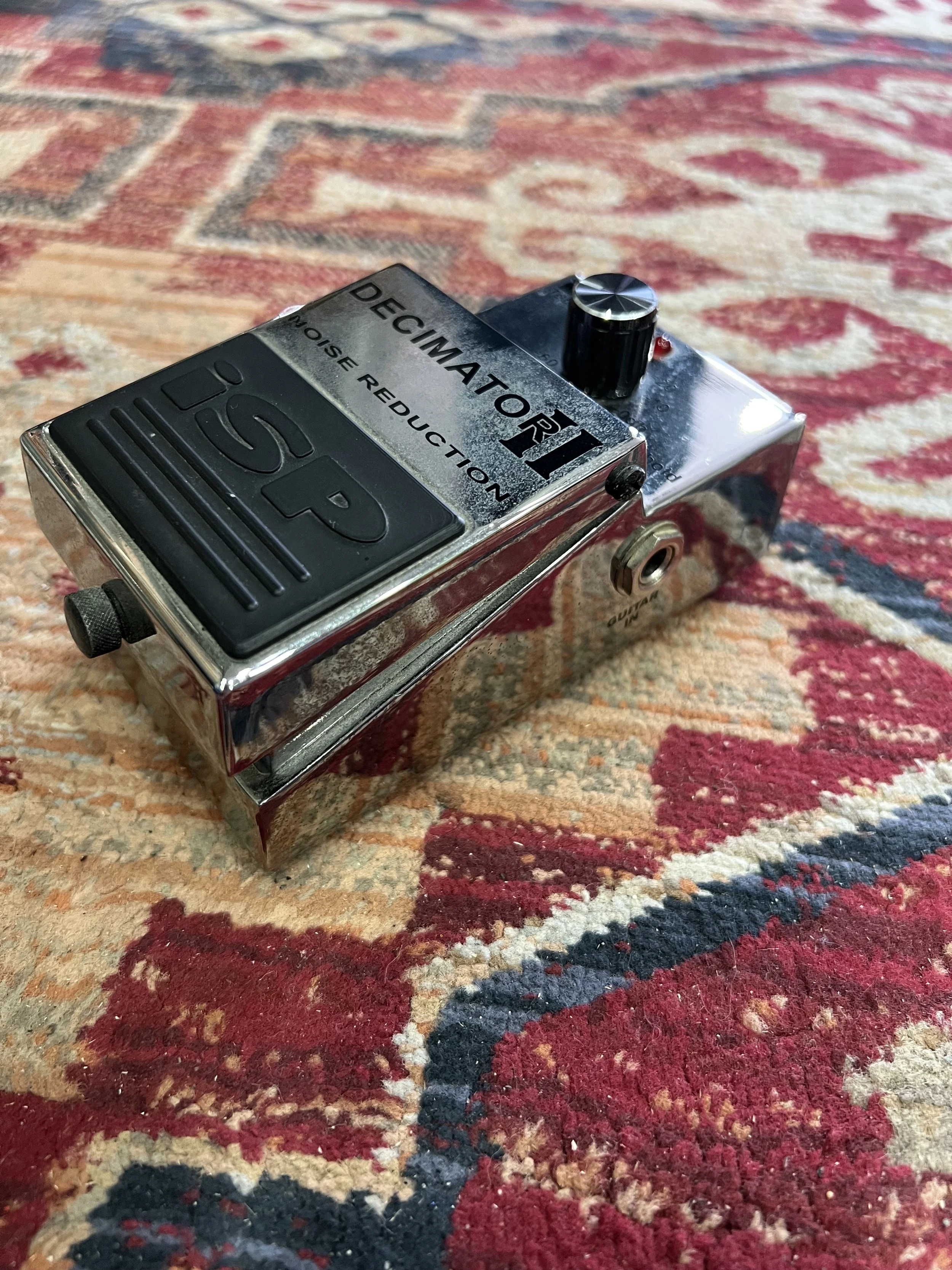 ISP-DecimatorII-noise-reduction-guitar-pedal-chrome-02.jpeg