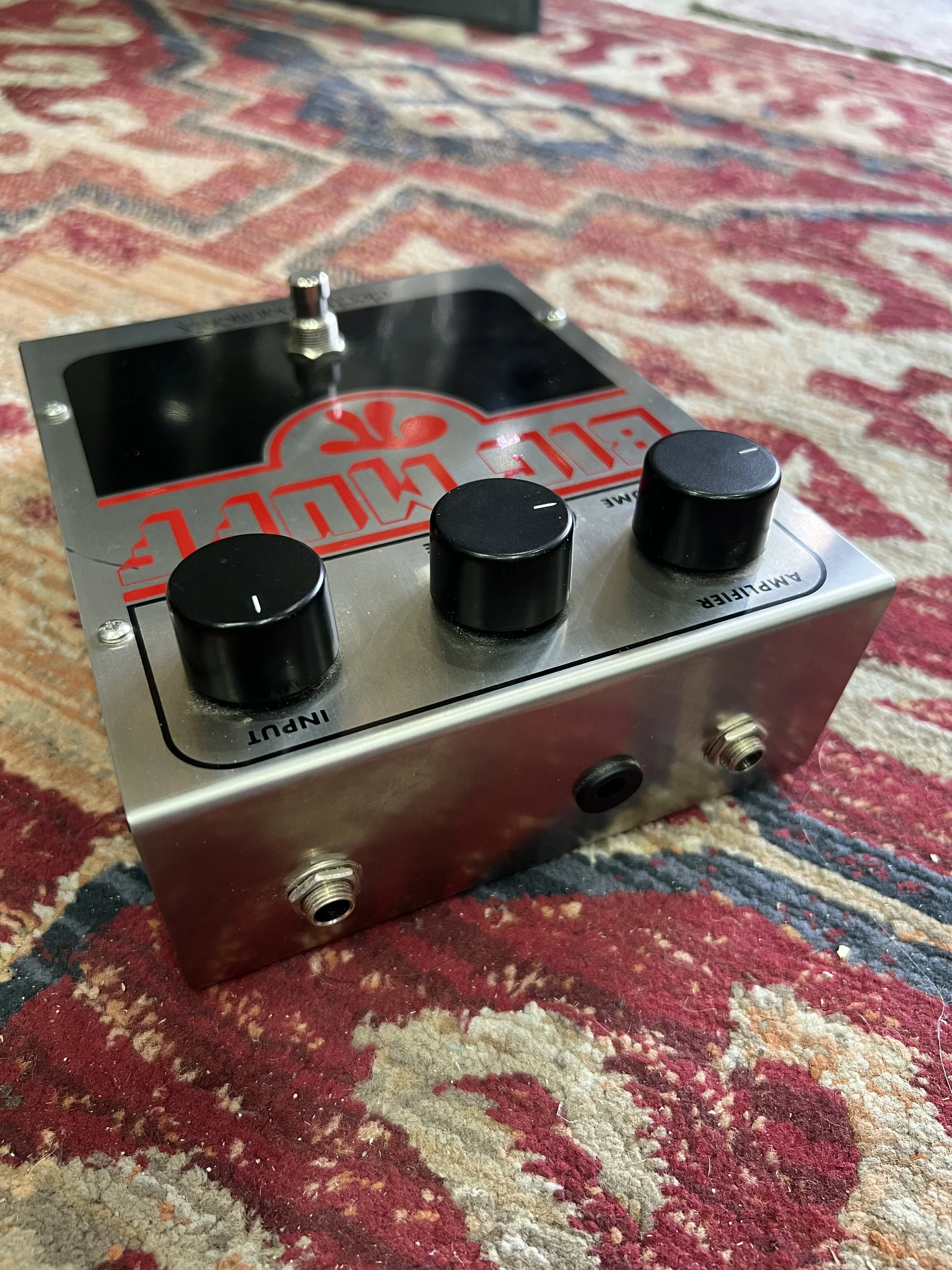 Electro-Harmonix-Big-Muff-Pi-USA-distortion-fuzz-pedal-silver-03.jpeg