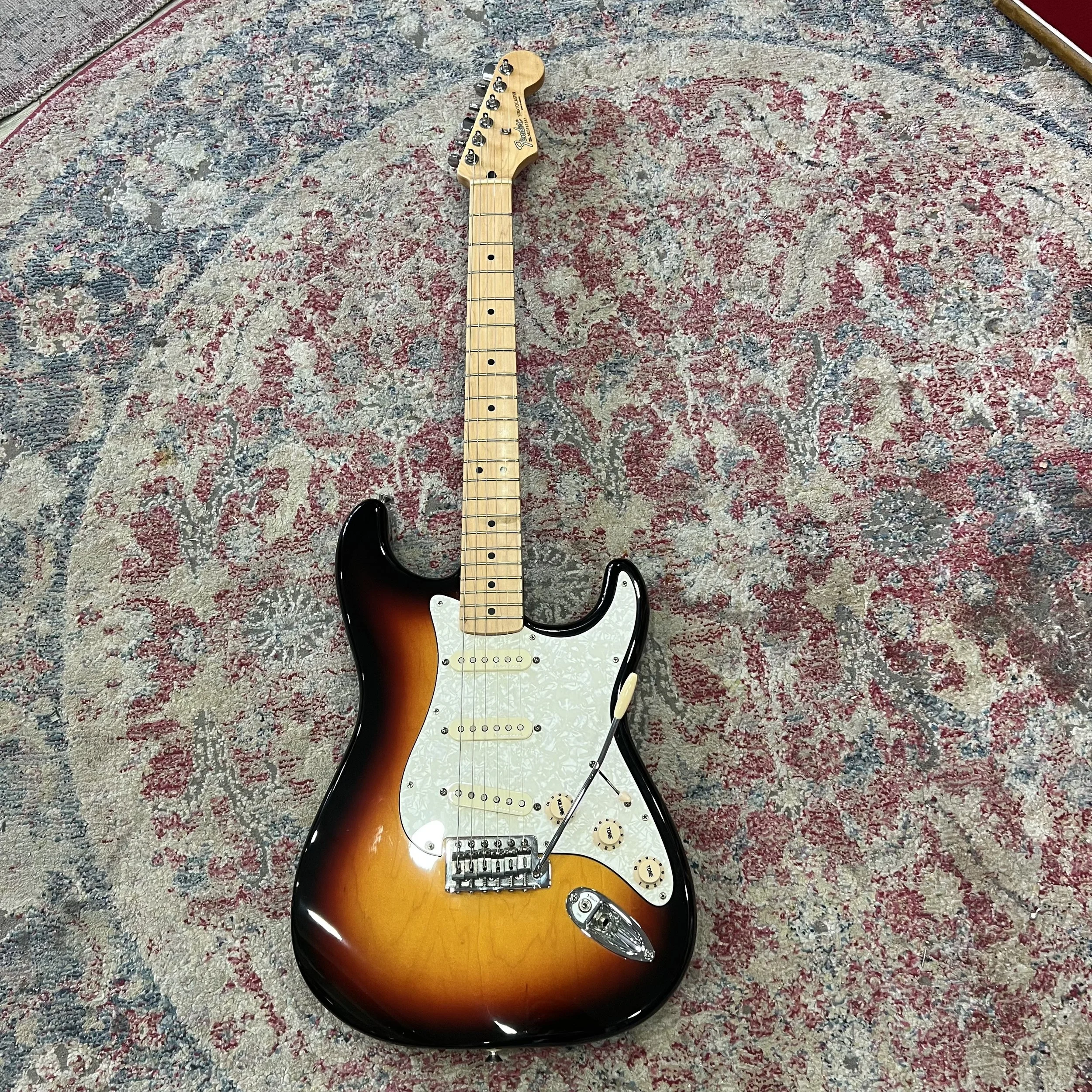 Fender-Stratocaster-MIM-3ToneSunburst-Electric-Guitar-01.jpeg