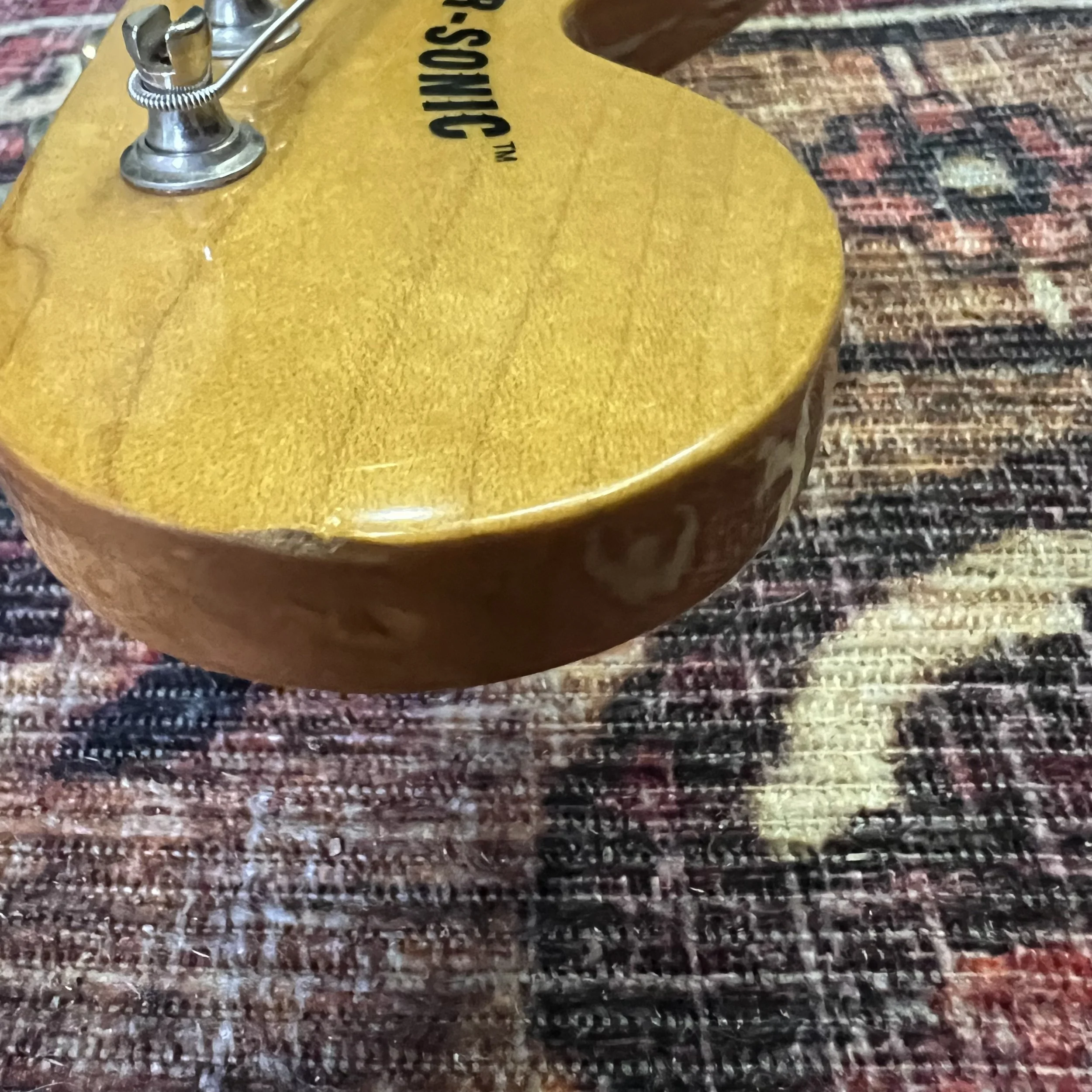 Fender-Super-Sonic-BlackGrey-Sparkle-013.jpeg