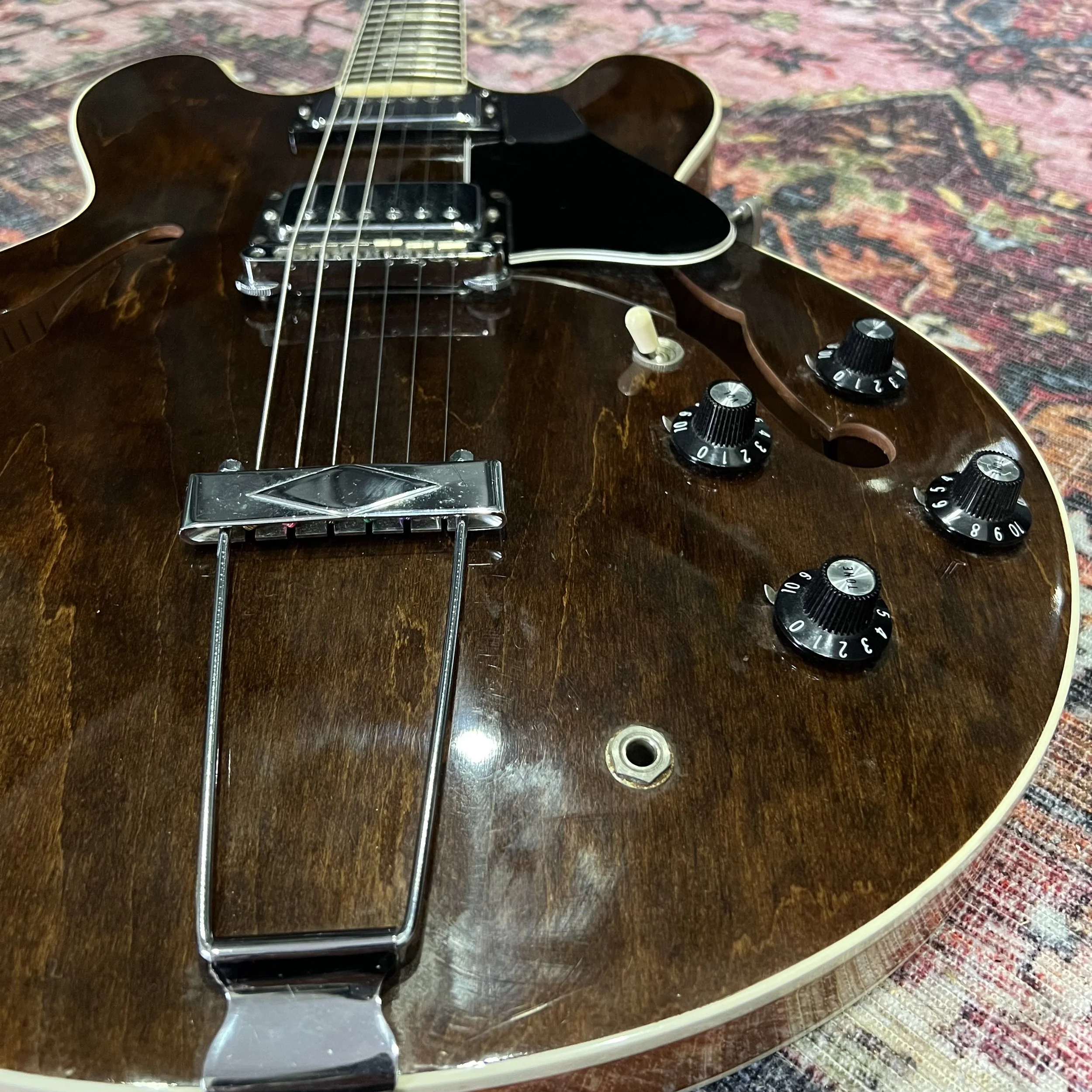Gibson-ES335TDC-1974-walnut-guitar-04.jpeg