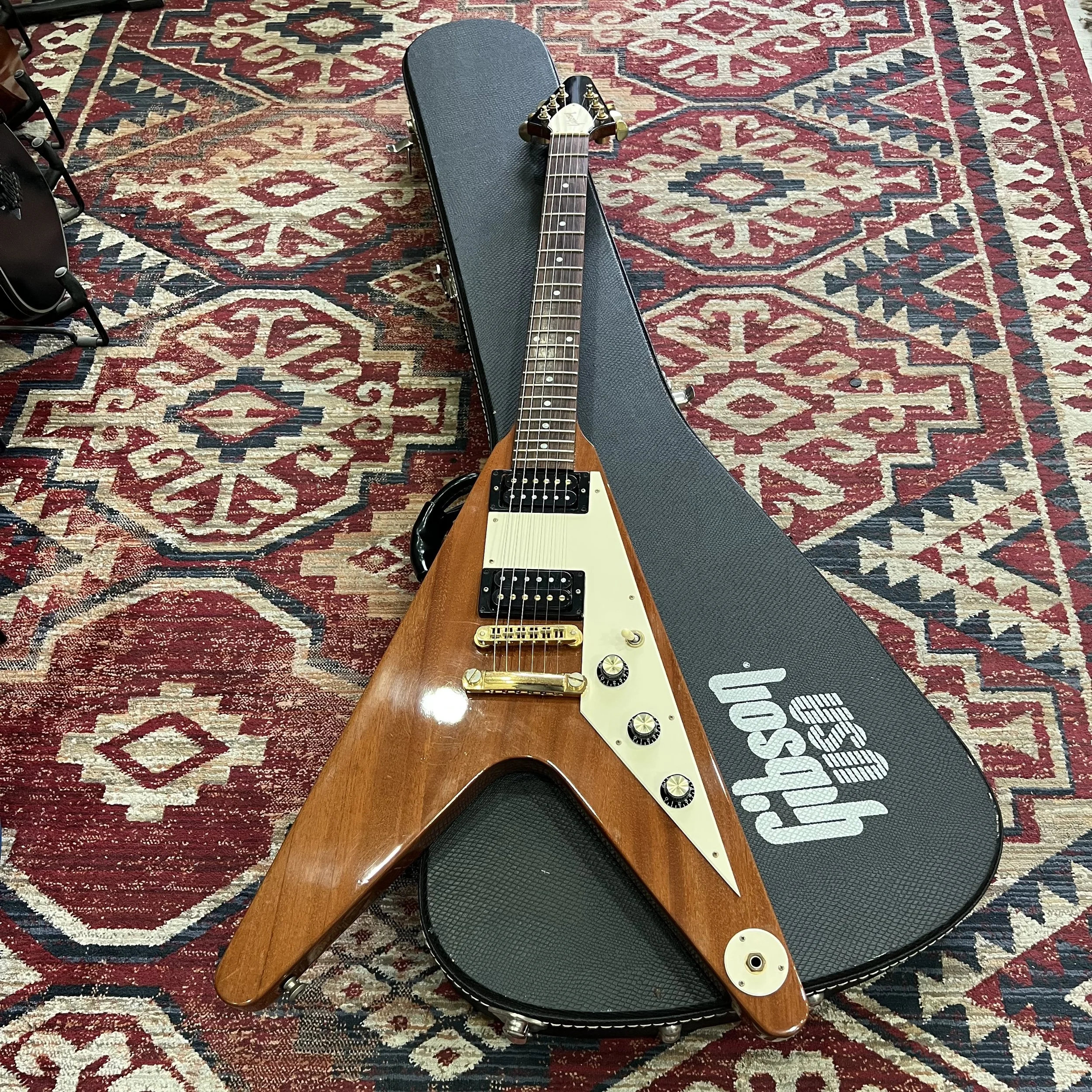 Gibson-FlyingV-Natural-03.jpeg
