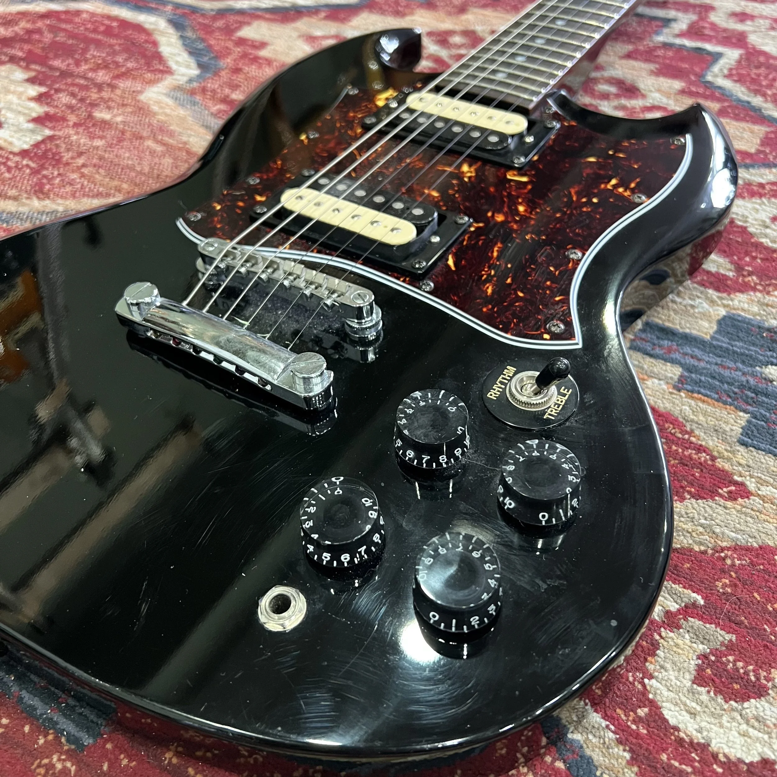 Epiphone-Gibson-SG-Ebony-03.jpeg