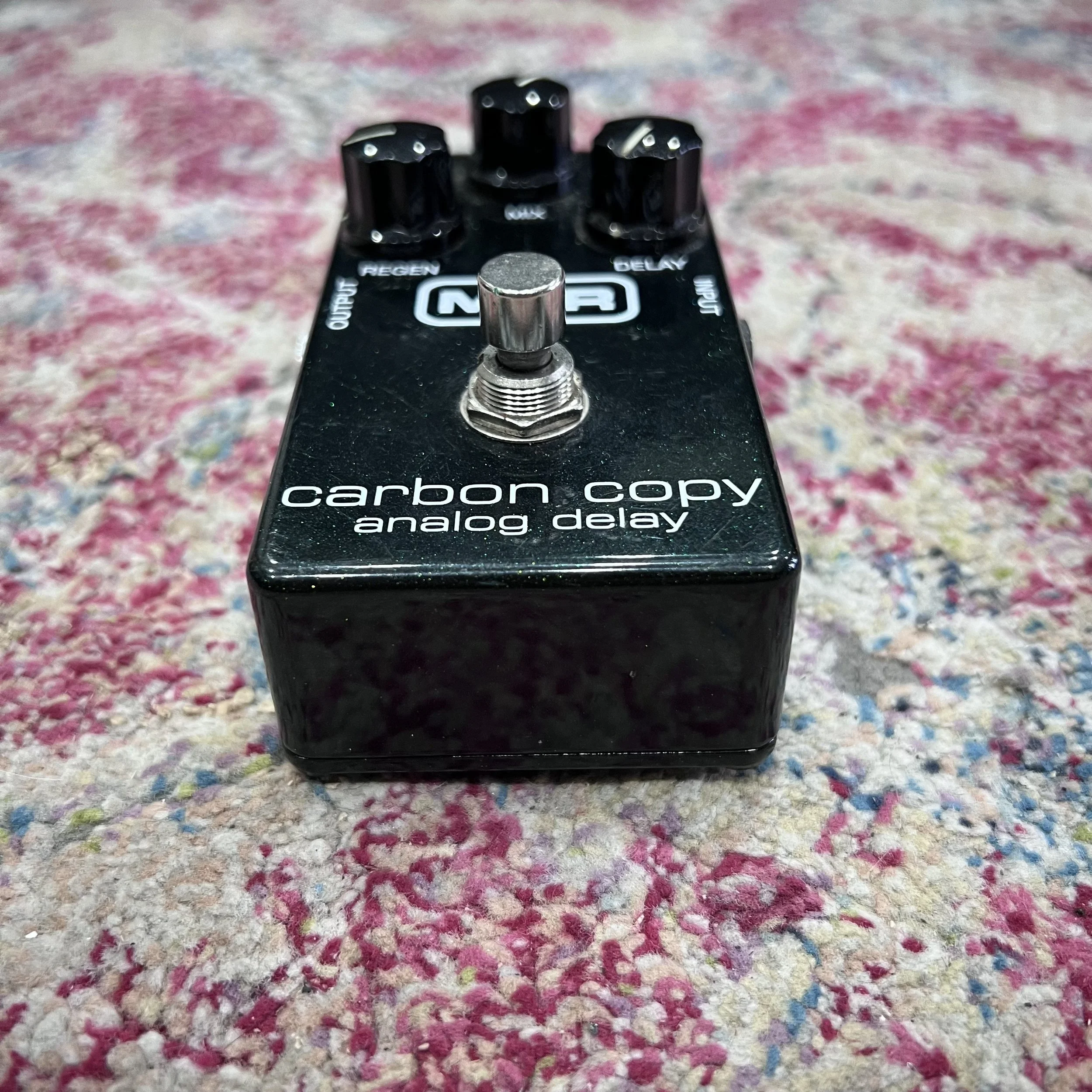 MXRM169CarbonCopyAnalogDelayGuitarPedalBlack_02.jpeg