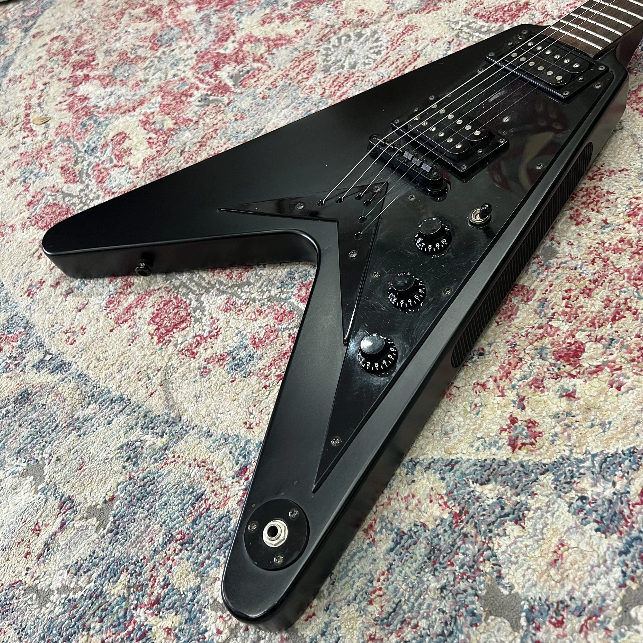 Epiphone-Flying-V-Black-03.jpeg